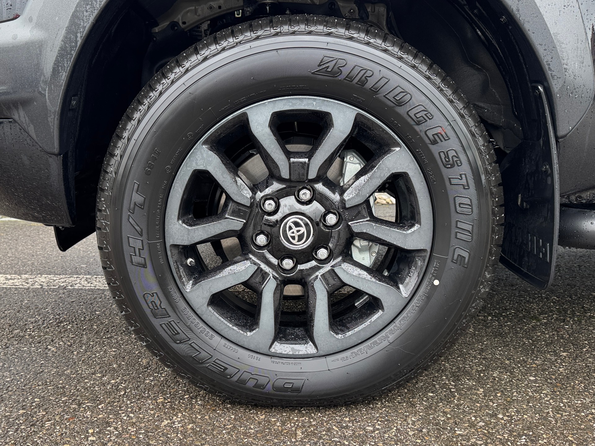 TOYOTA Hilux 2.8d MHEV Invincible Double Cab 4x4-image-5