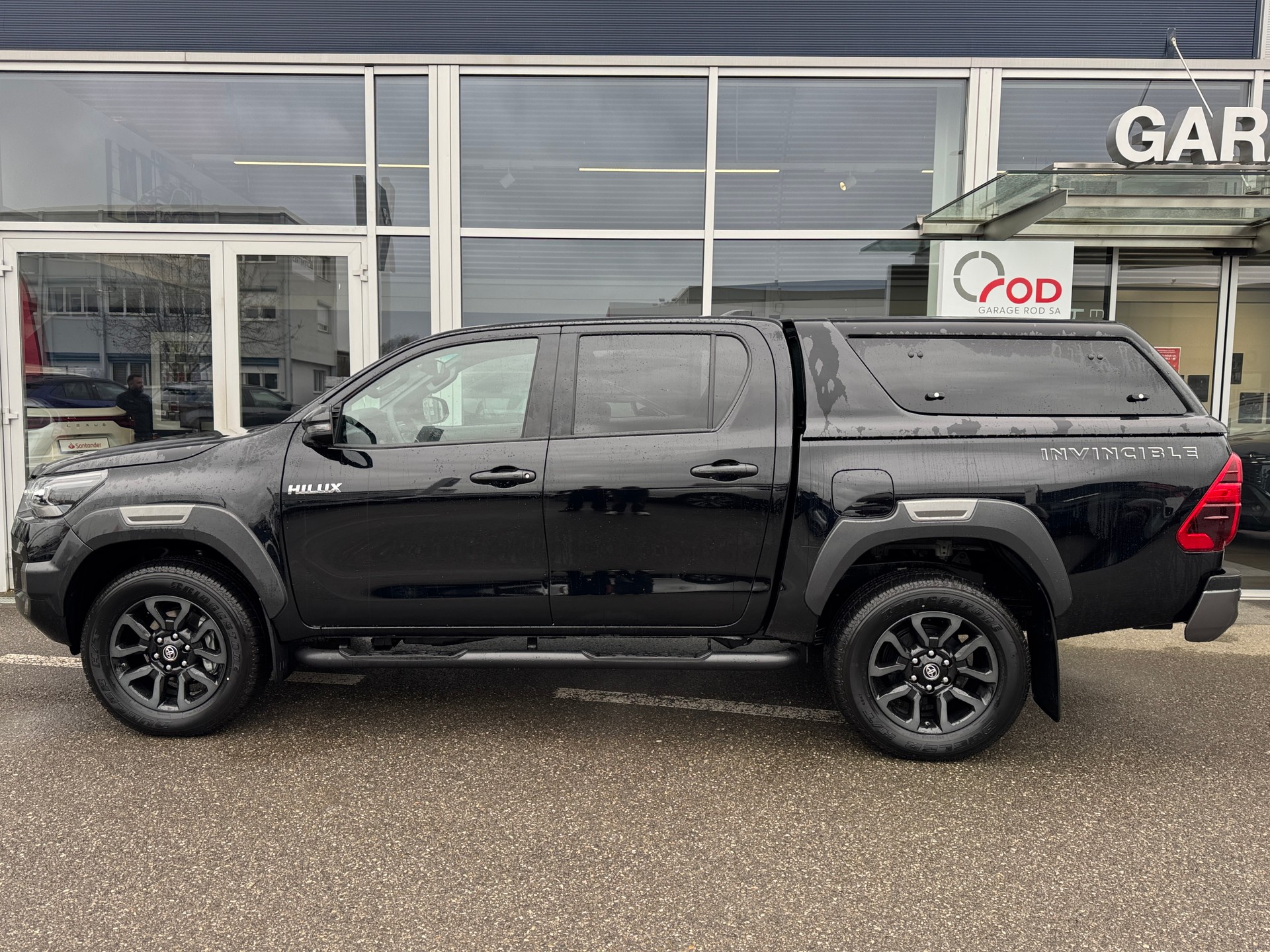 TOYOTA Hilux 2.8d MHEV Invincible Double Cab 4x4-image-4