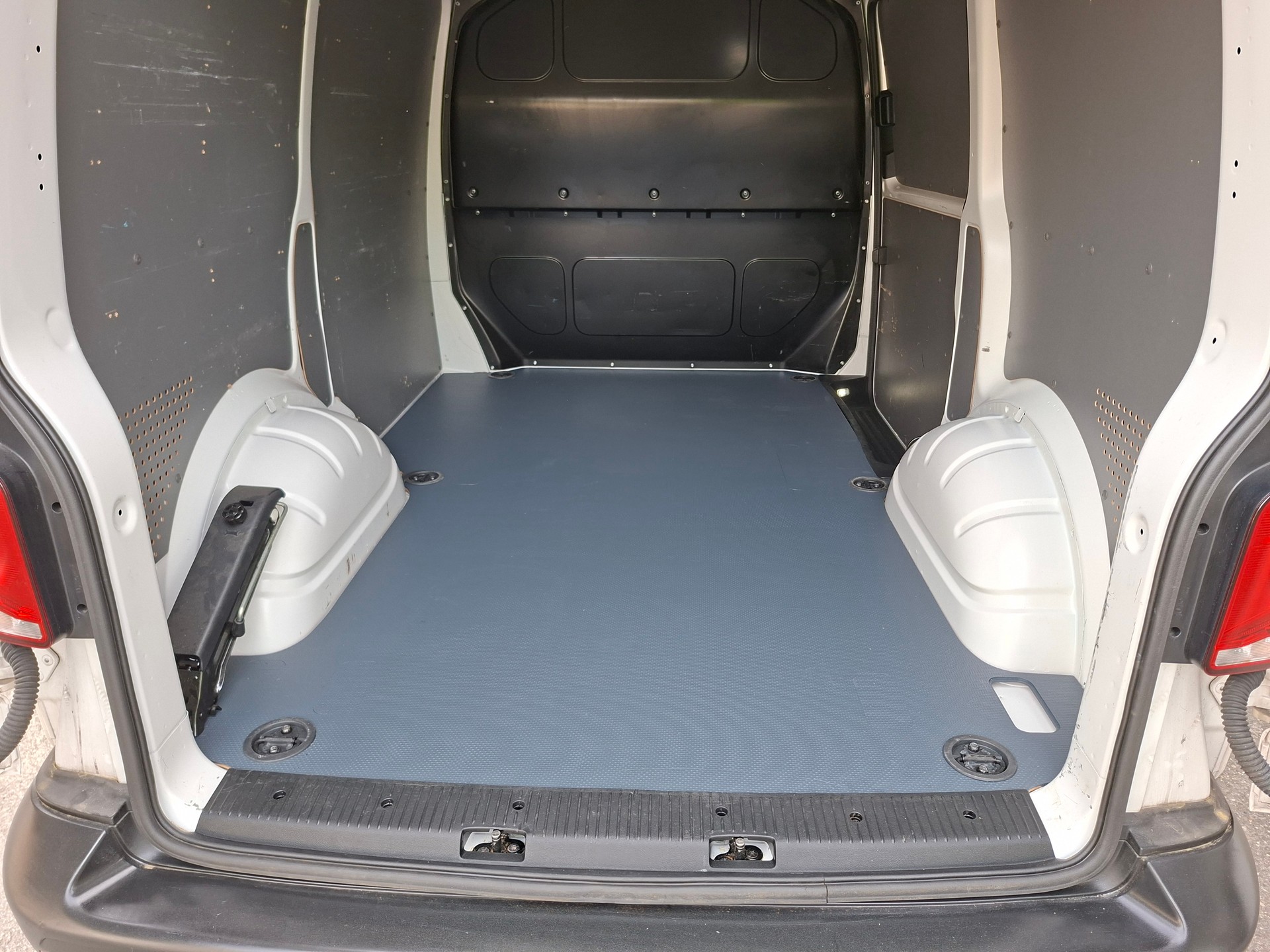 VW T6.1 2.0 TDI-image-5