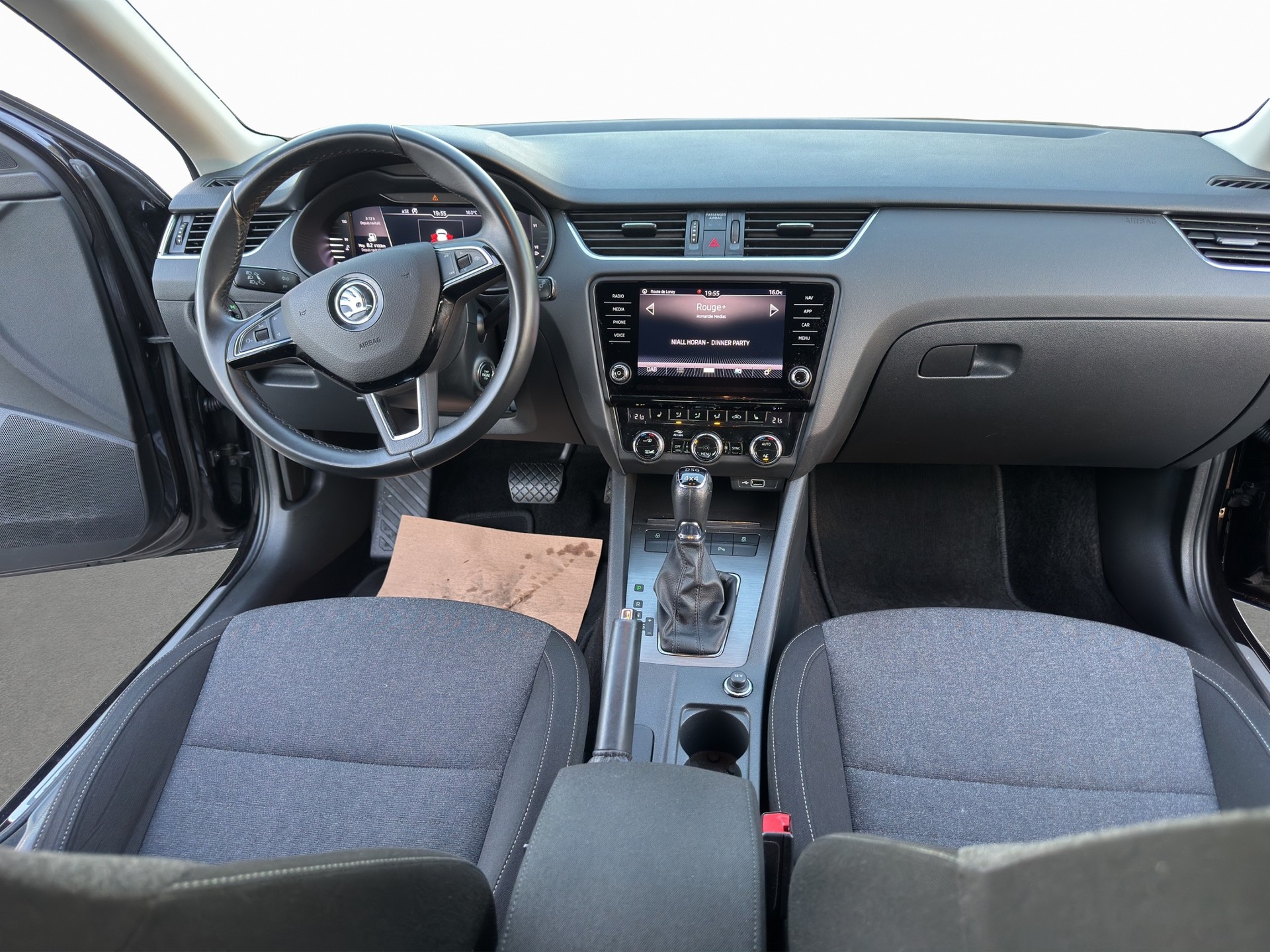 SKODA Octavia Combi 2.0 TSI Soleil 4x4 DSG-image-2