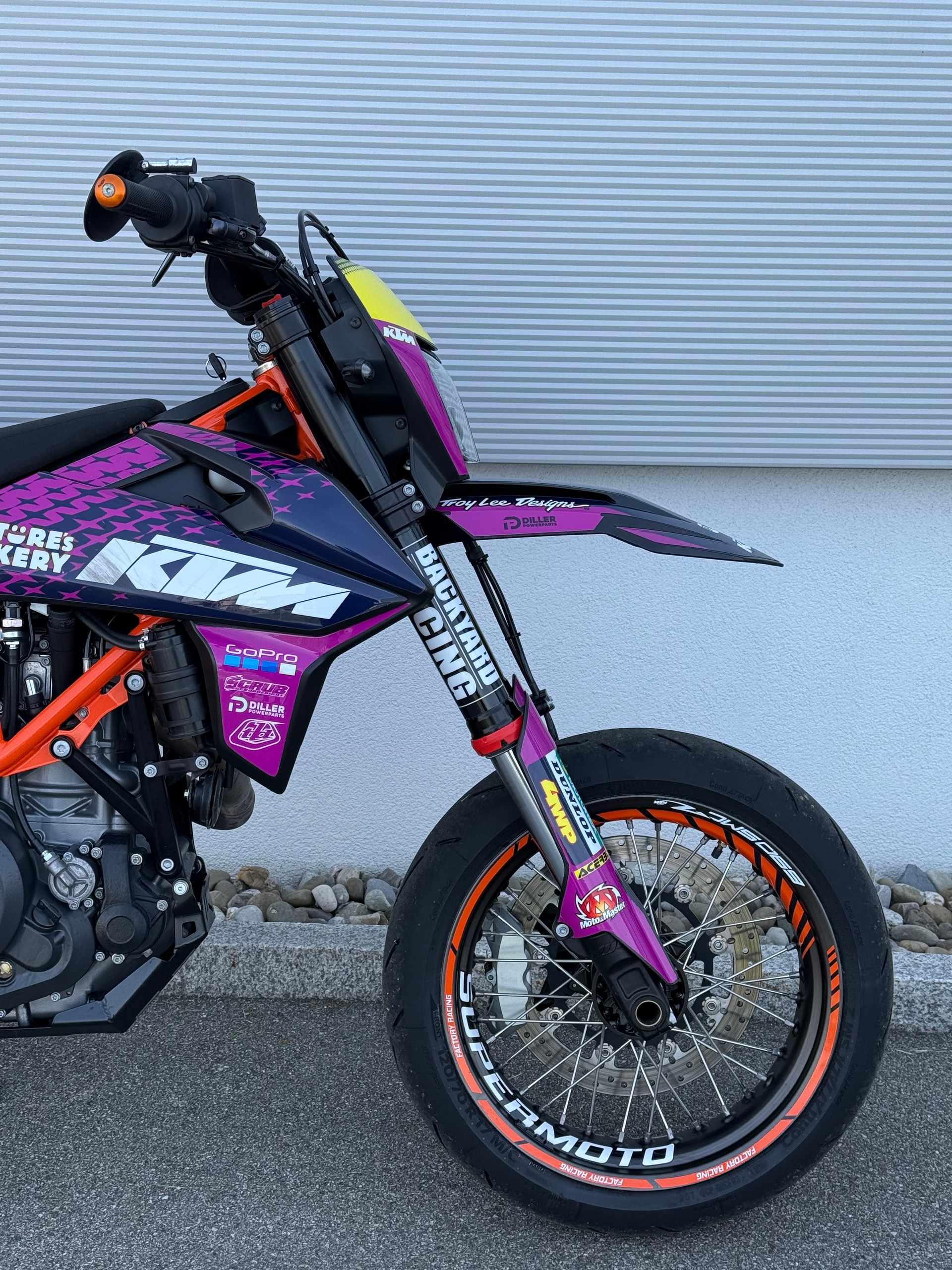 KTM 690 SMC R (35kW)-showroom-element-3