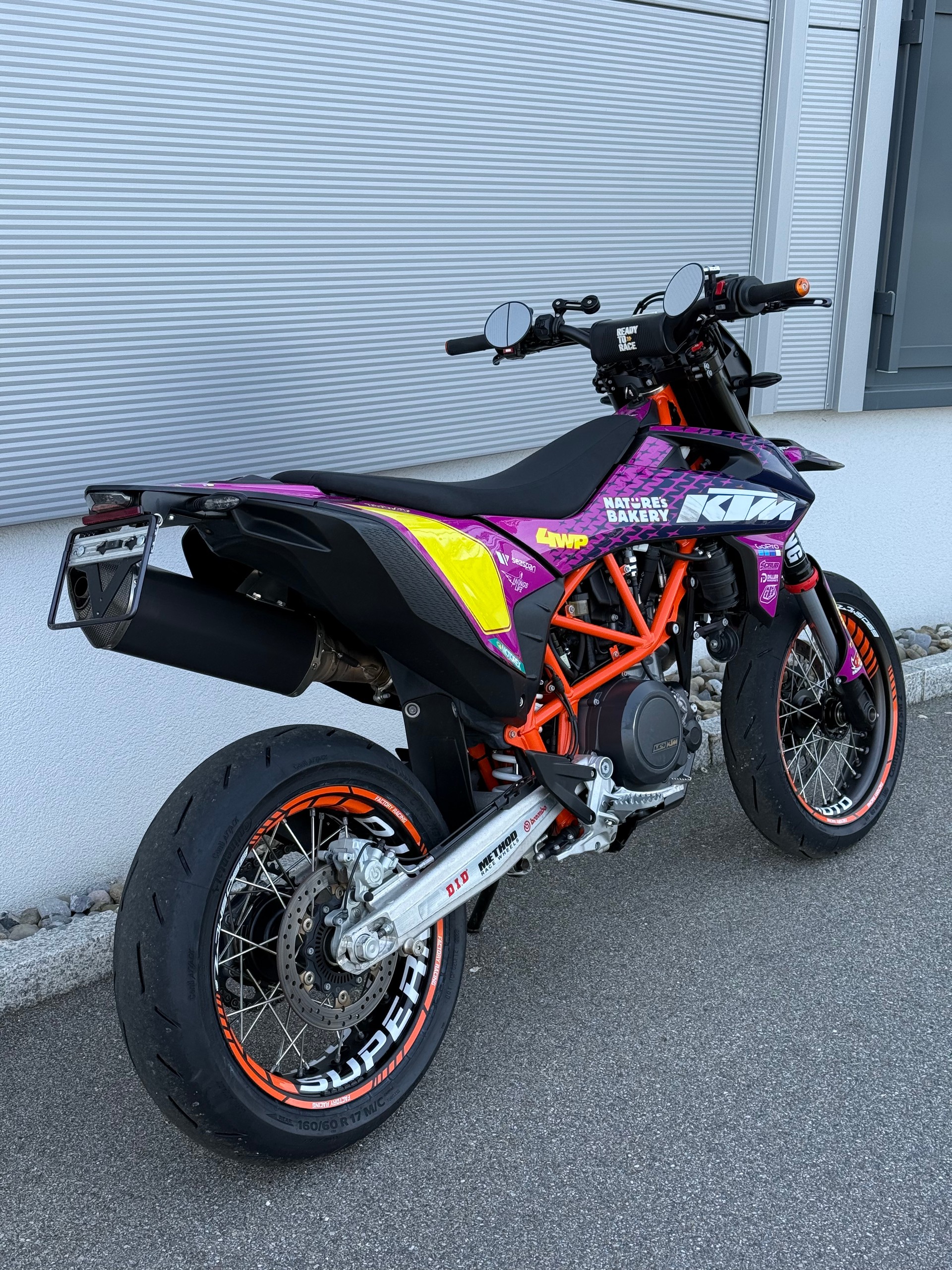 KTM 690 SMC R (35kW)-showroom-element-2