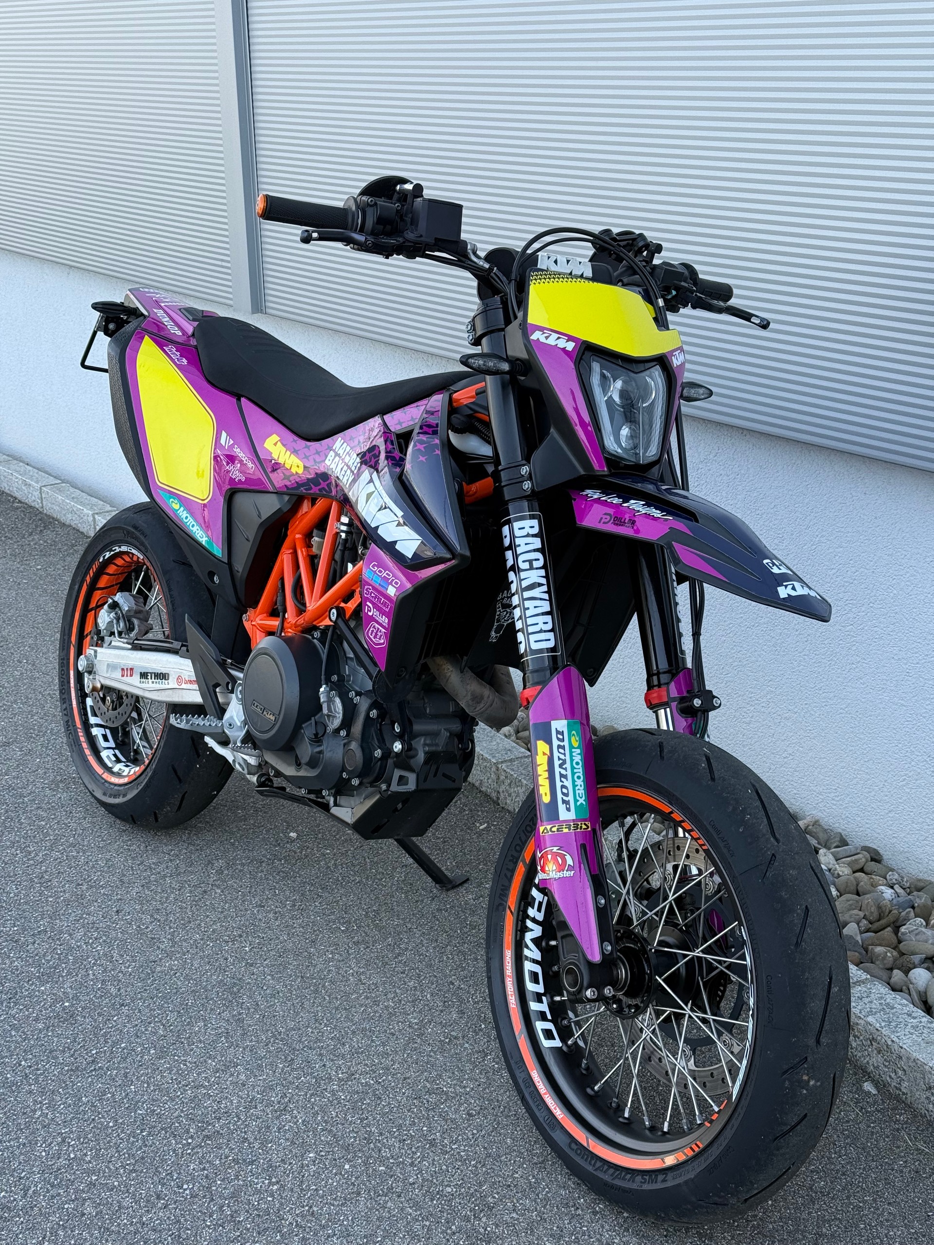 KTM 690 SMC R (35kW)-showroom-element-1