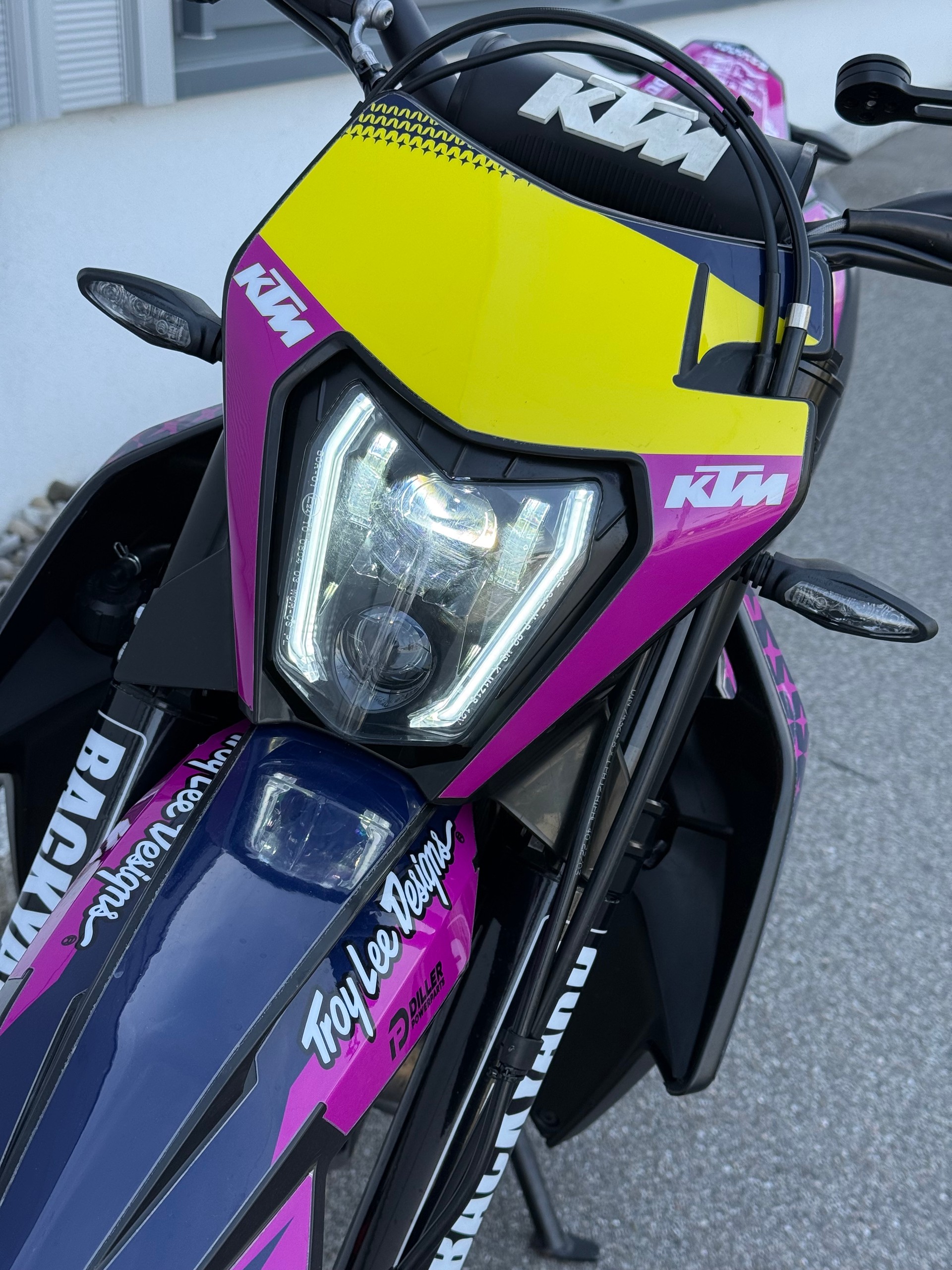 KTM 690 SMC R (35kW)-image-9