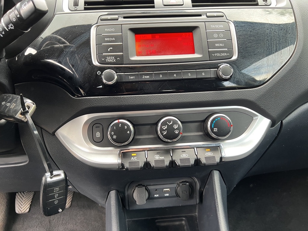 KIA Rio 1.4 CVVT Trend-image-13