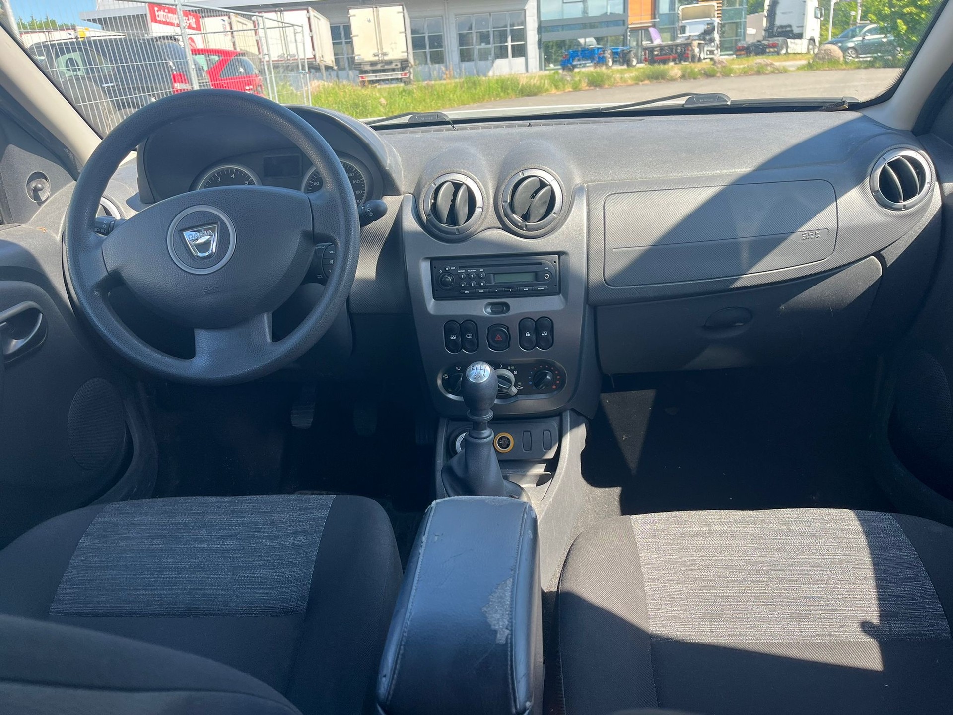 DACIA Duster 1.6 Lauréate 4x4-image-8
