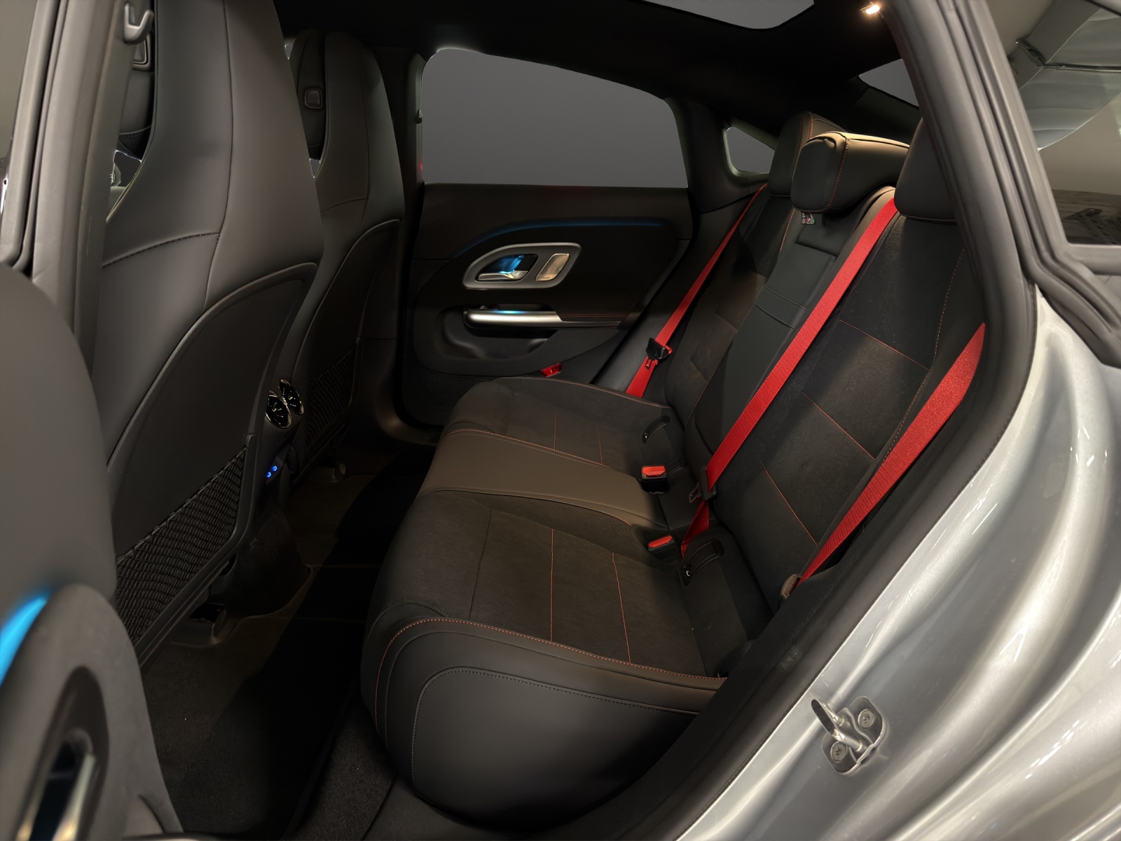 MERCEDES-BENZ CLA 350 4 Matic 85 kWh EQ-image-11