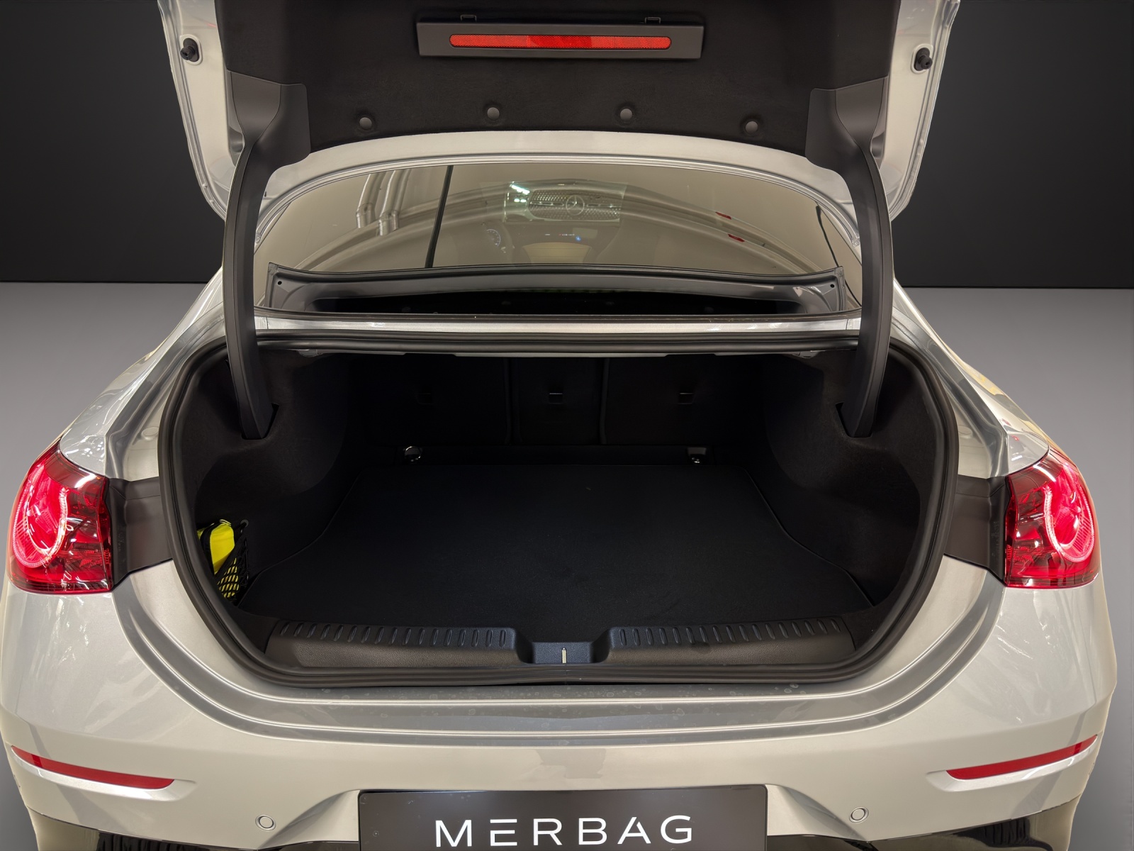 MERCEDES-BENZ CLA 350 4 Matic 85 kWh EQ-image-12