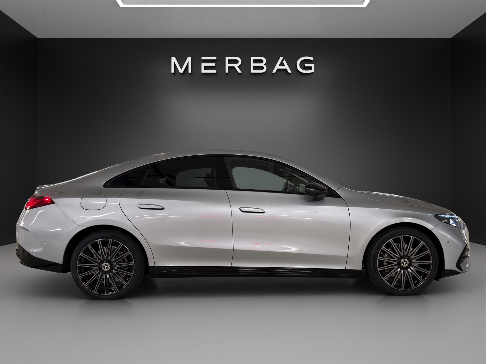 MERCEDES-BENZ CLA 350 4 Matic 85 kWh EQ-image-4