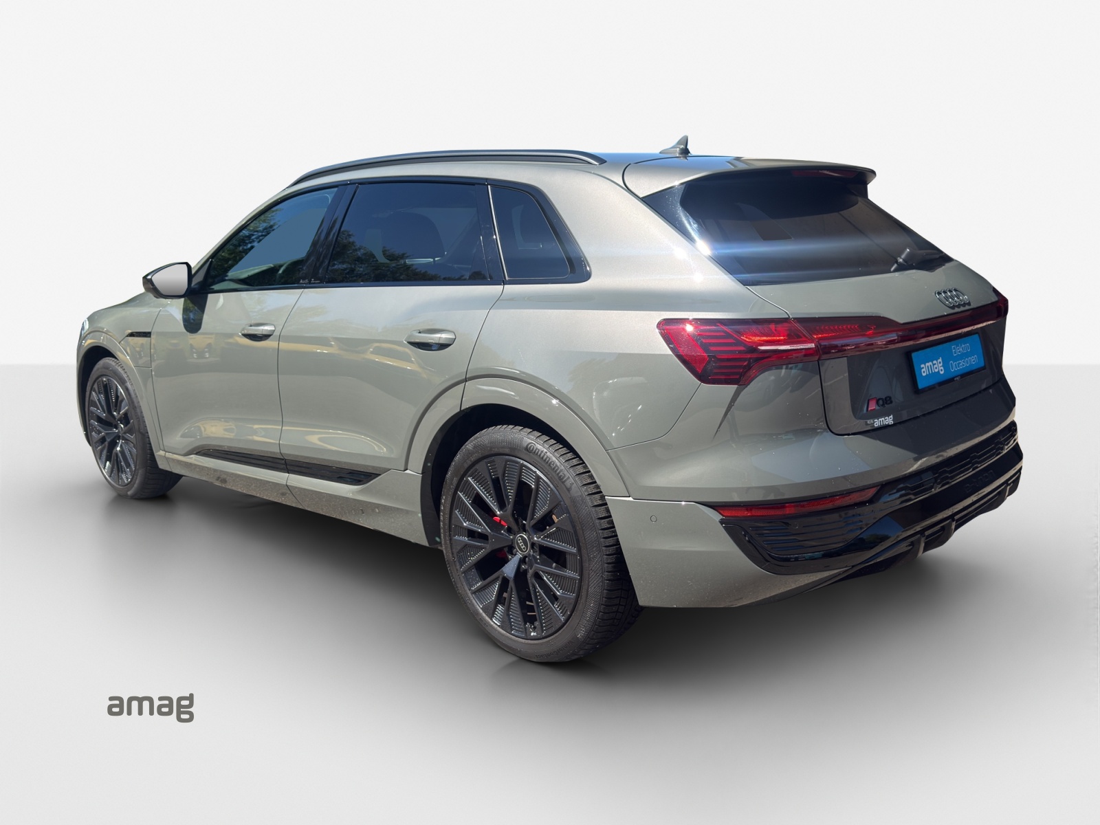 AUDI Q8 50 e-tron Black Edition quattro-image-2