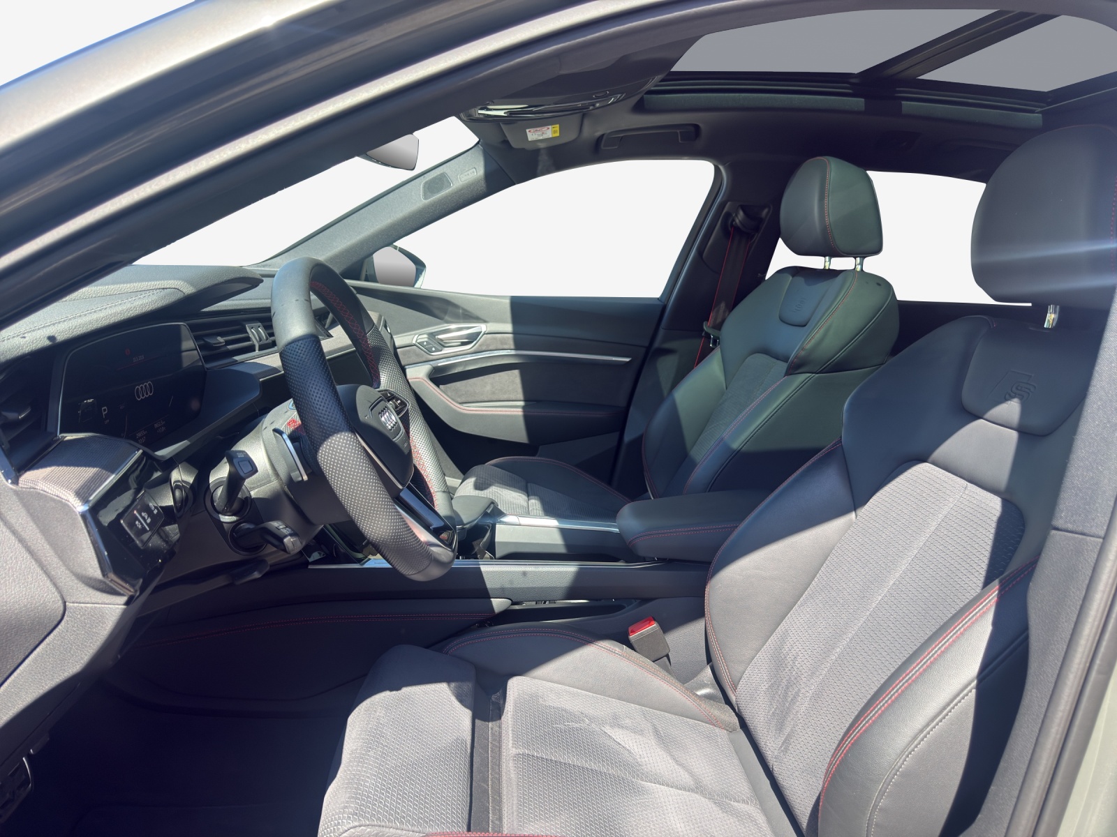 AUDI Q8 50 e-tron Black Edition quattro-image-7