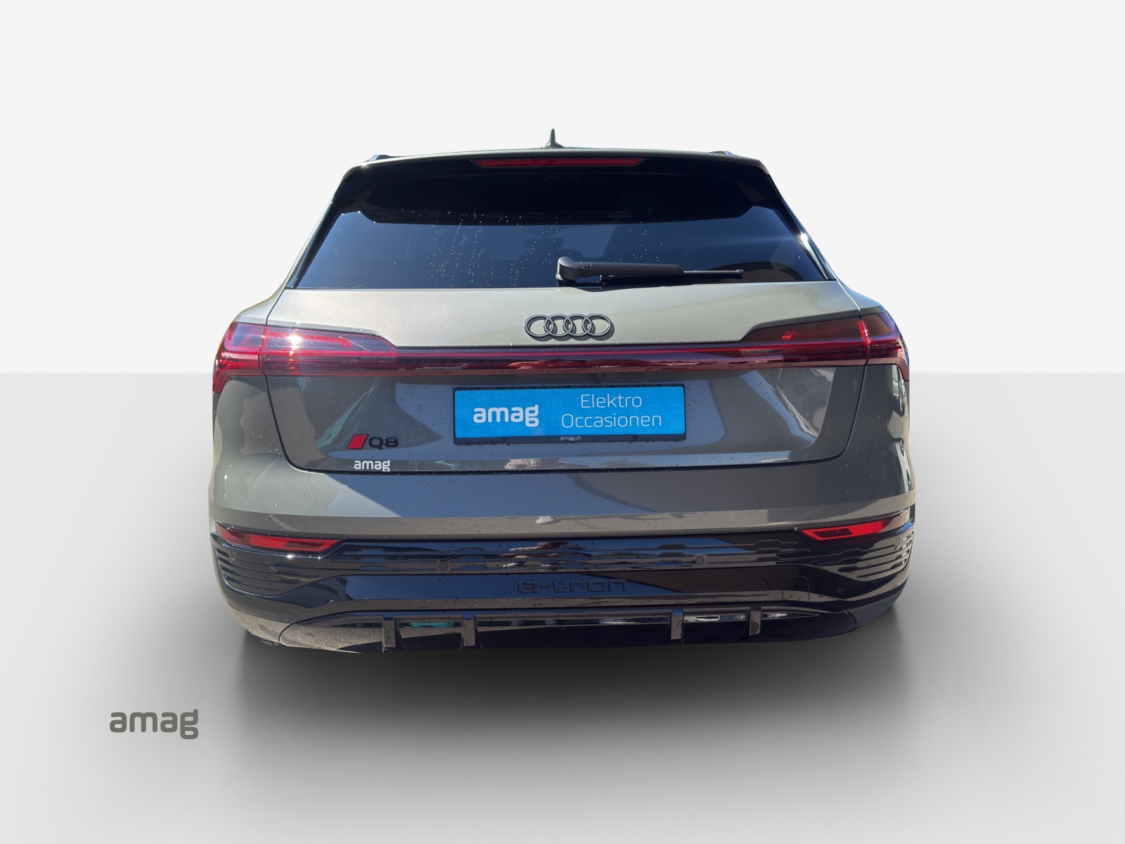 AUDI Q8 50 e-tron Black Edition quattro-image-3