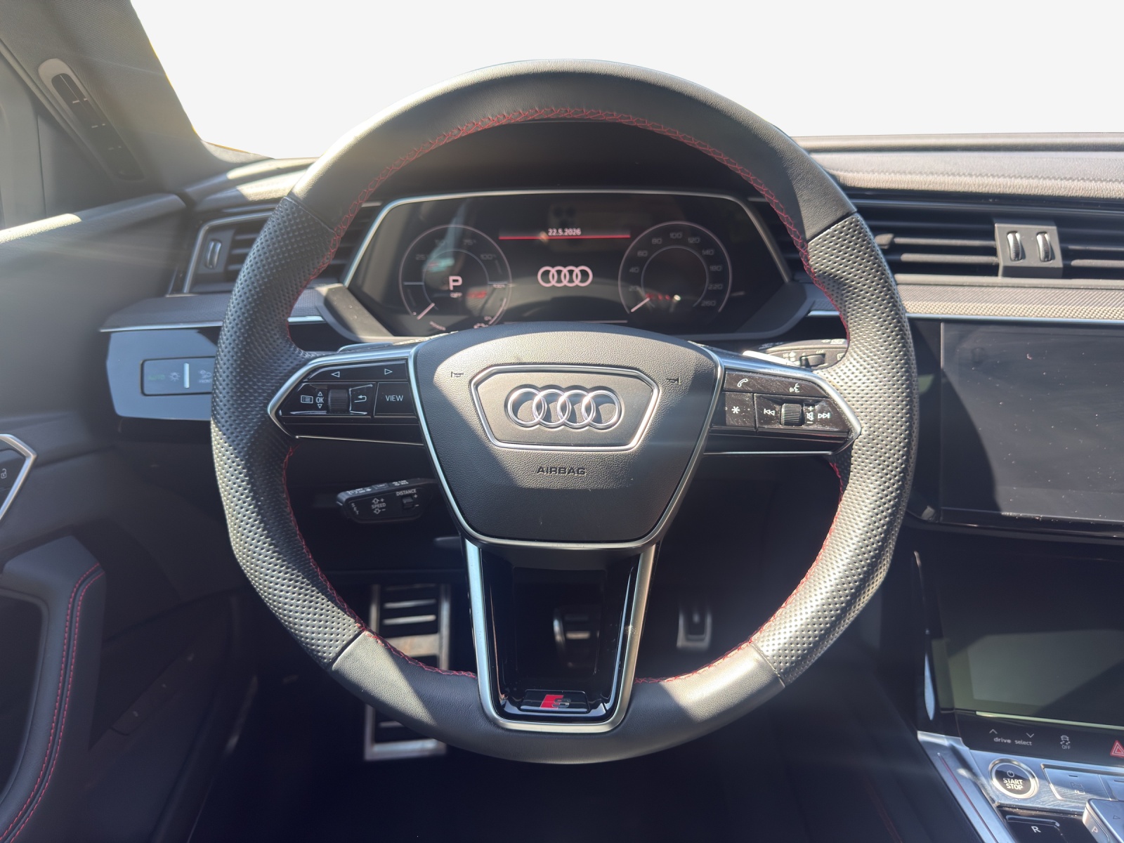 AUDI Q8 50 e-tron Black Edition quattro-image-9