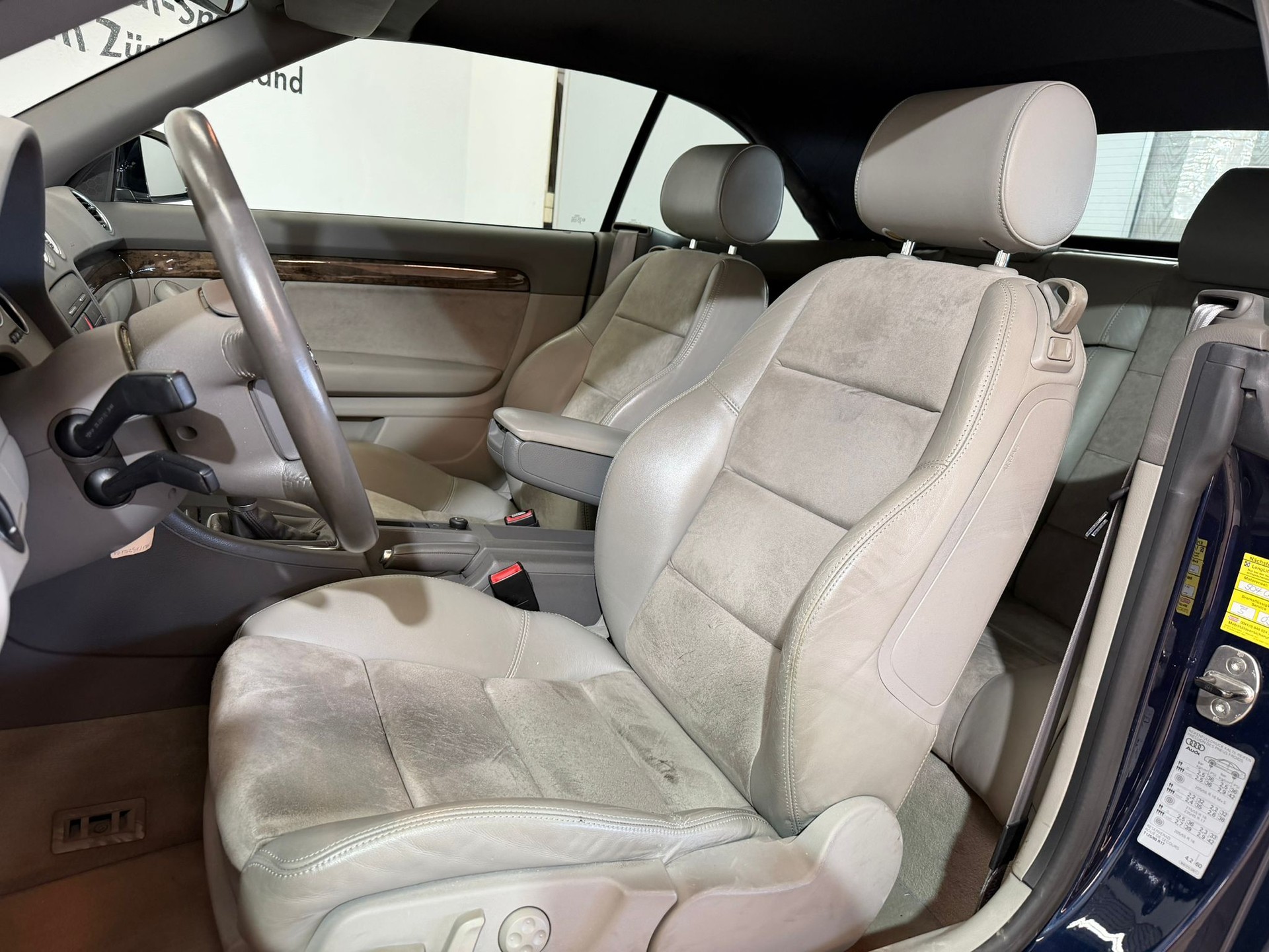 AUDI A4 Cabriolet 2.4 V6-image-11