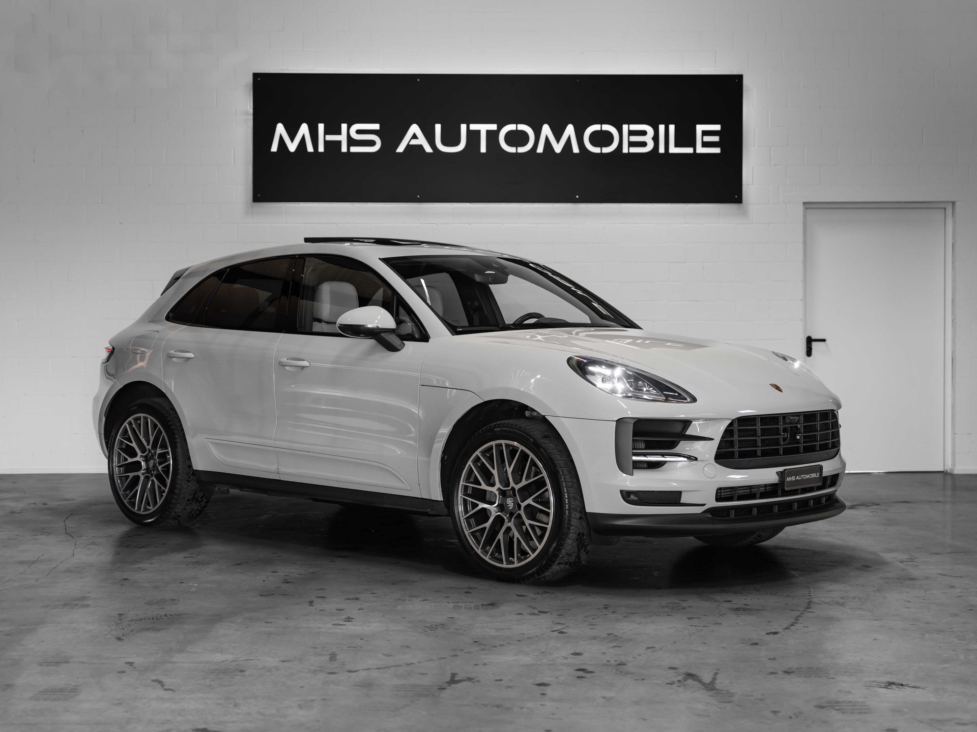 PORSCHE Macan S PDK-image-5