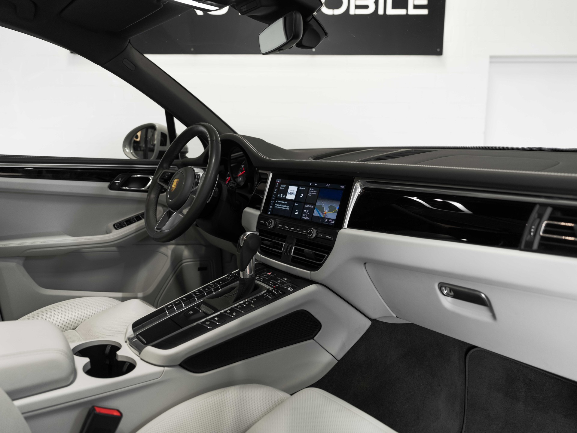 PORSCHE Macan S PDK-image-28