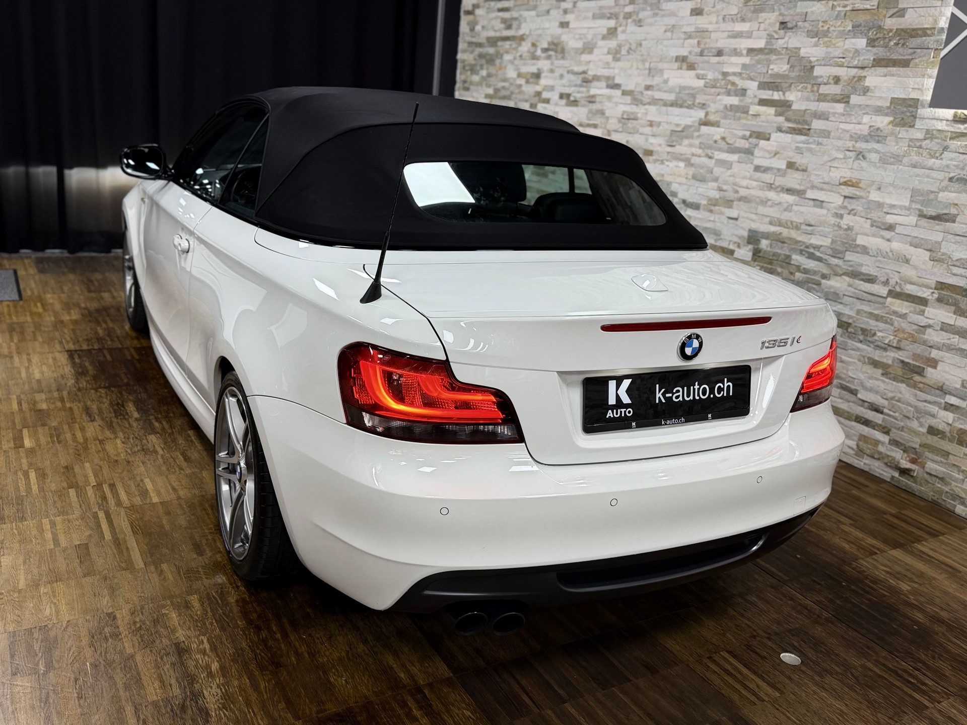 BMW 135i Cabrio DSG-image-3