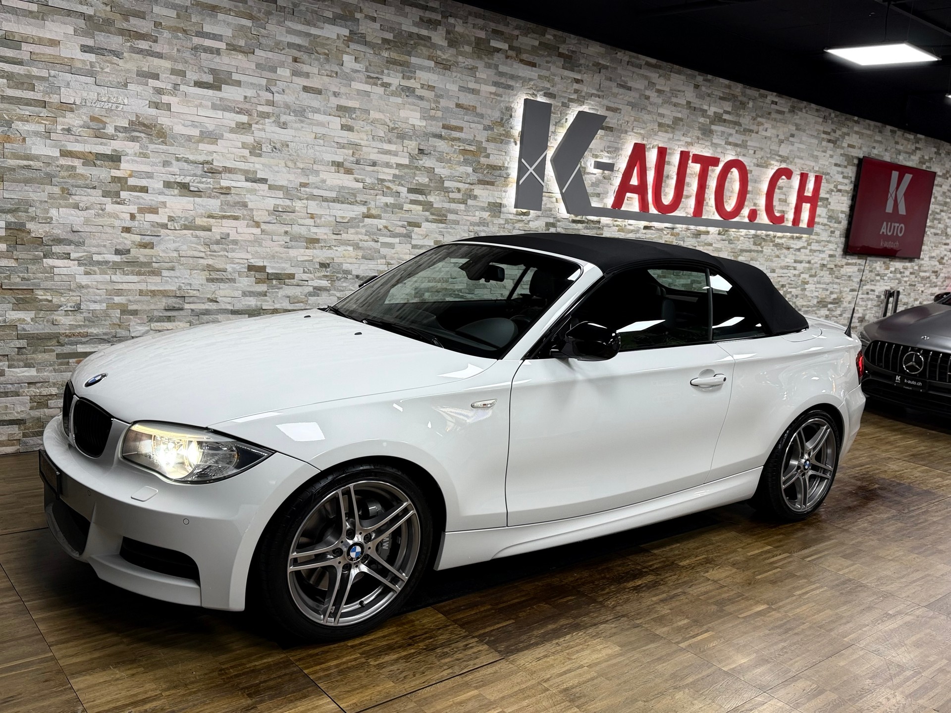 BMW 135i Cabrio DSG-image-1