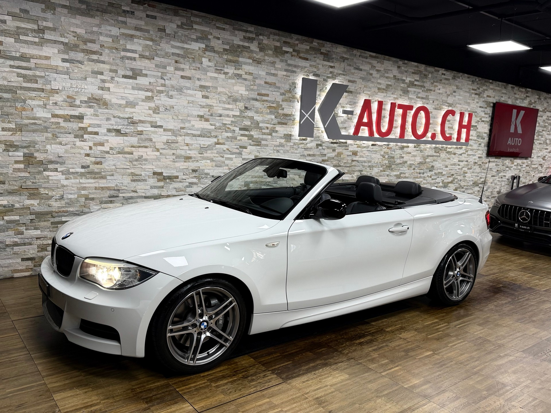 BMW 135i Cabrio DSG-image-2