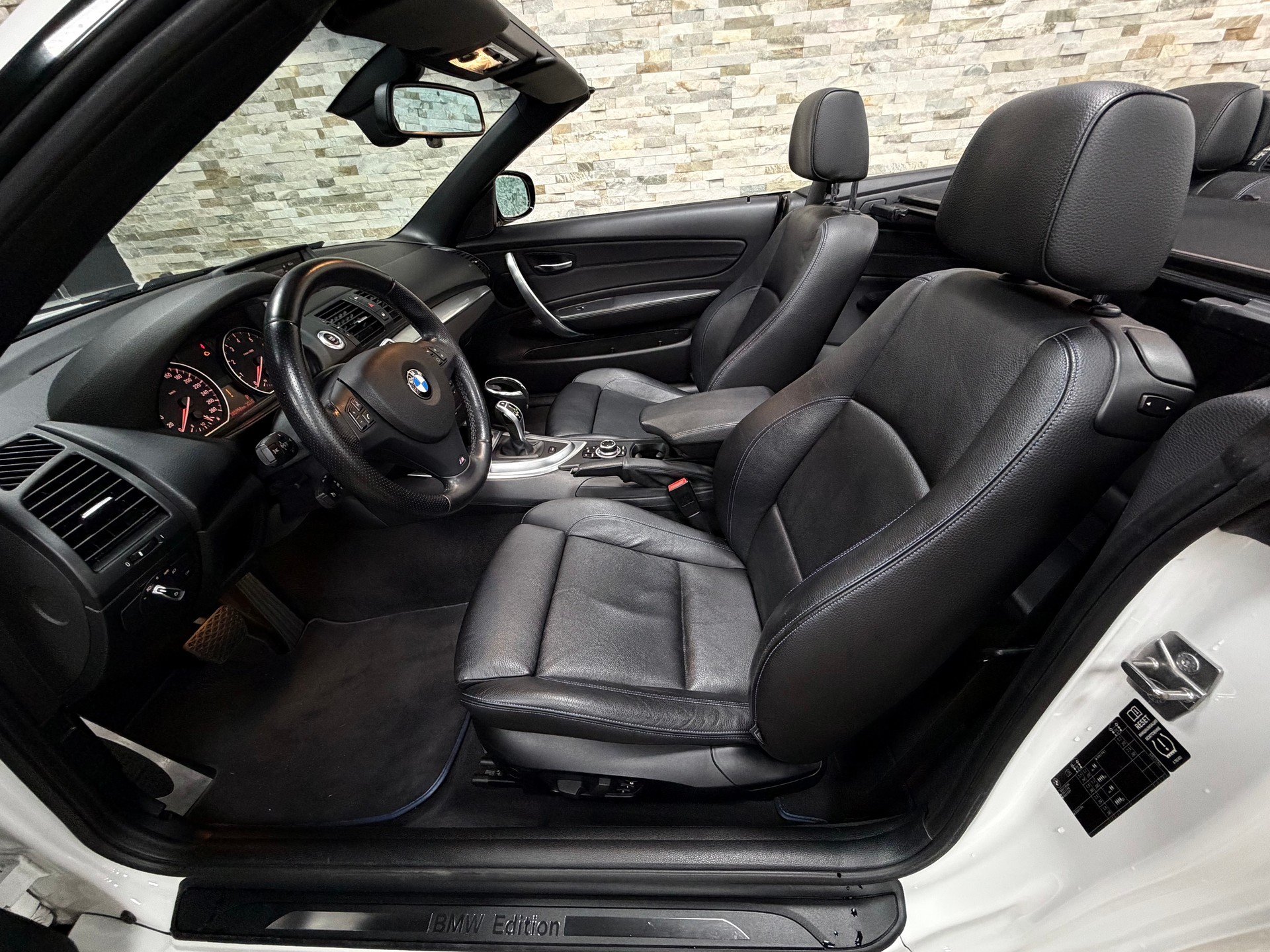 BMW 135i Cabrio DSG-image-15