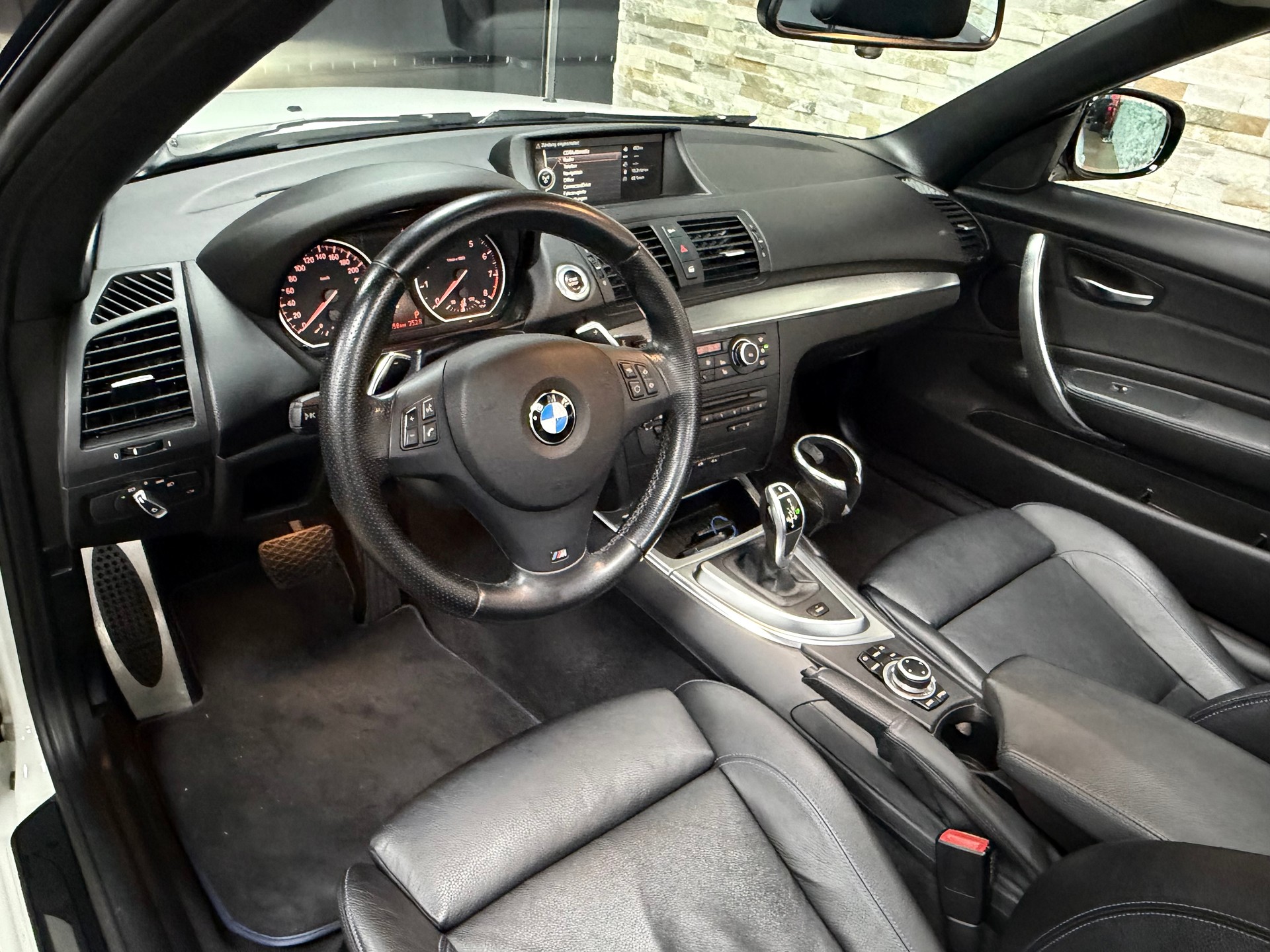 BMW 135i Cabrio DSG-image-18
