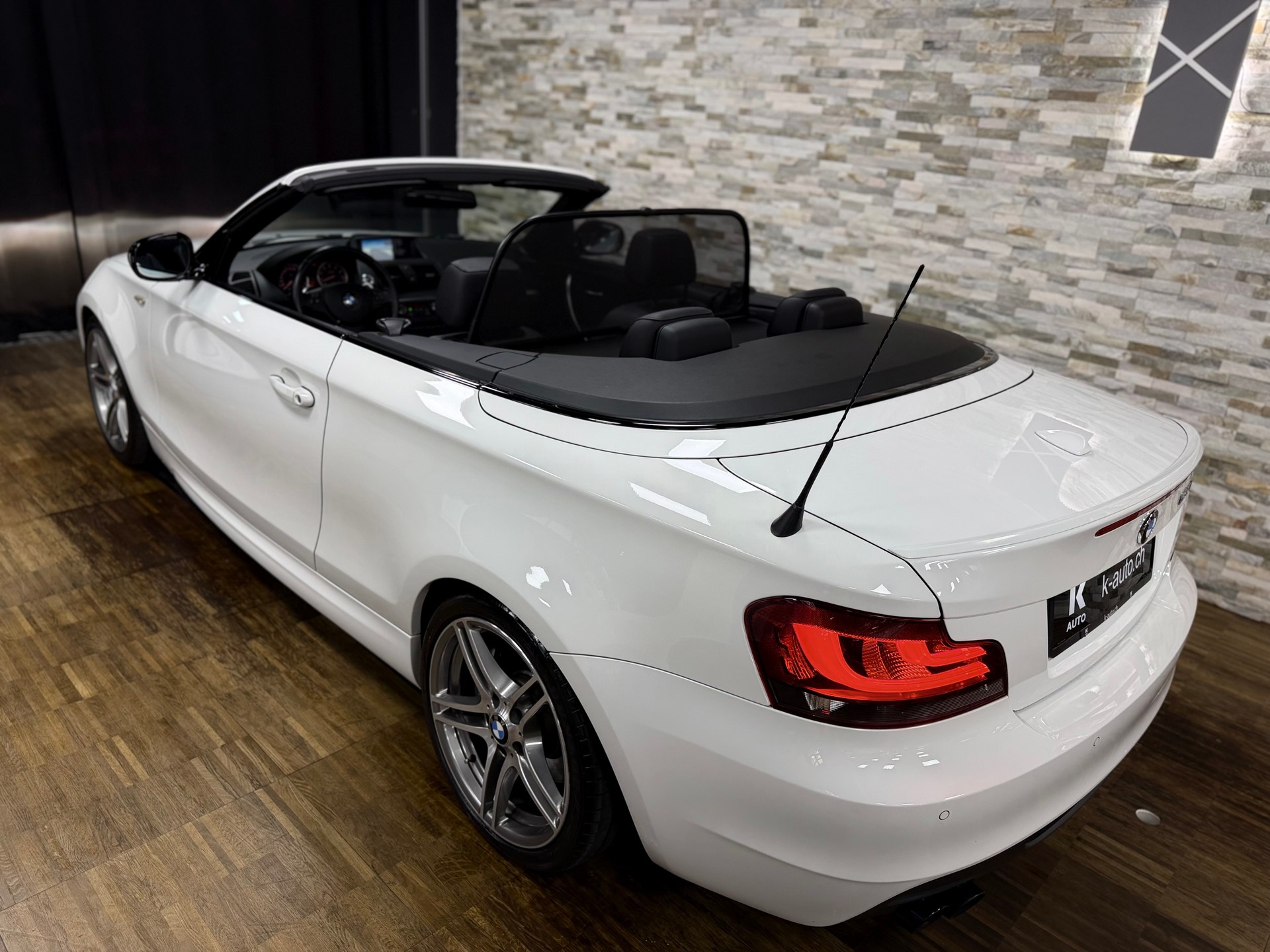BMW 135i Cabrio DSG-image-4