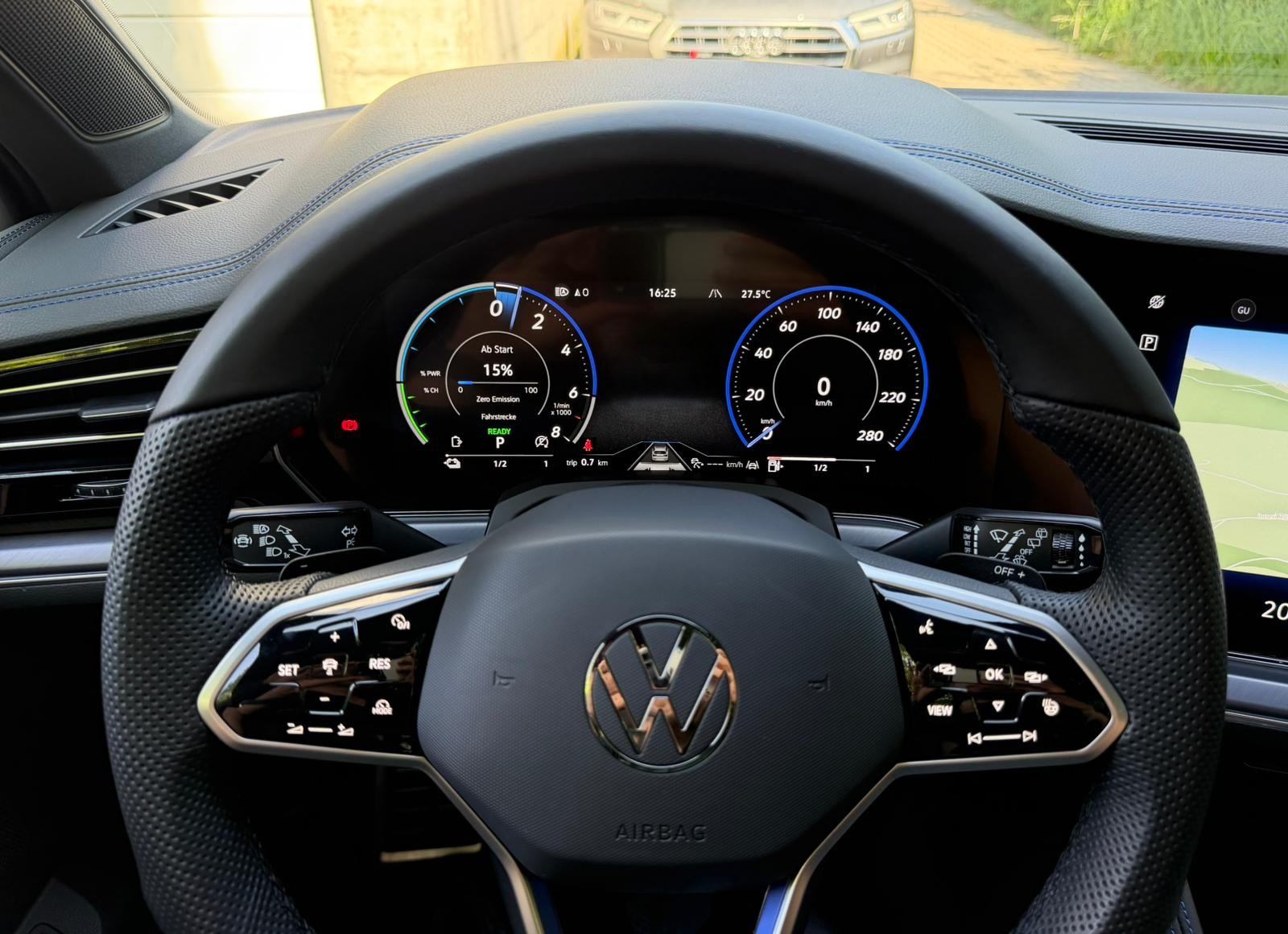 VW Touareg 3.0 TSI R eHybrid Tiptronic-image-26