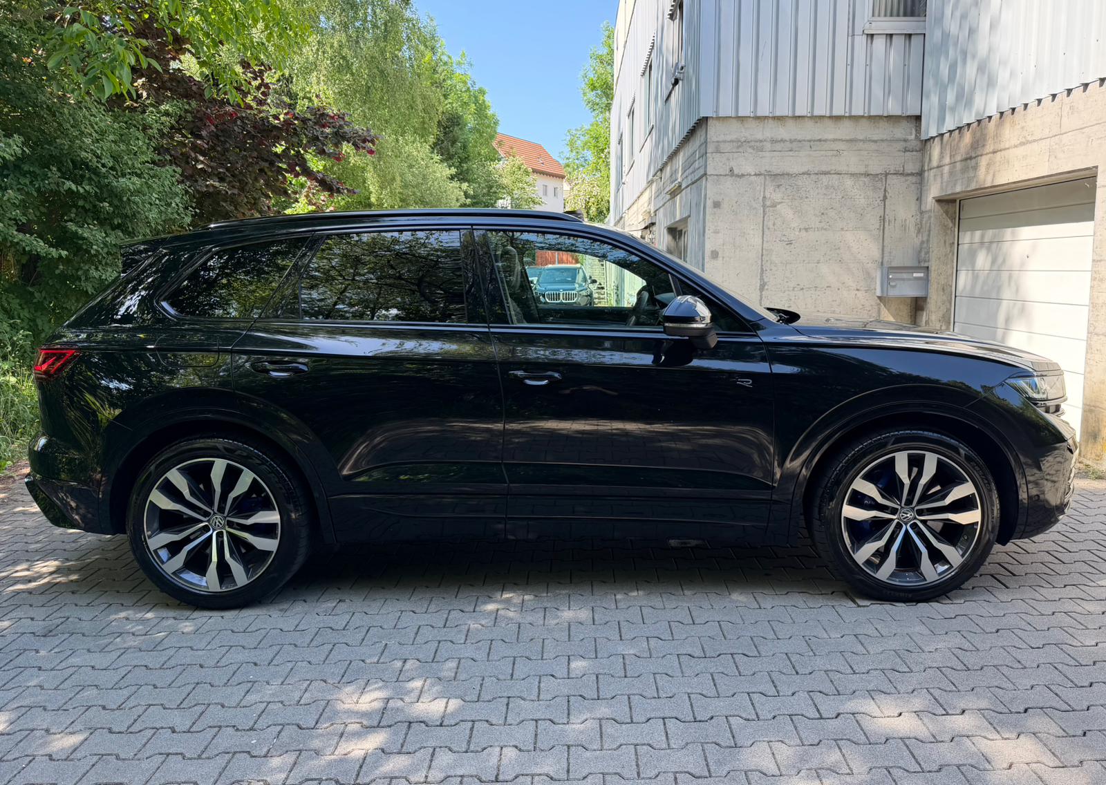 VW Touareg 3.0 TSI R eHybrid Tiptronic-image-5