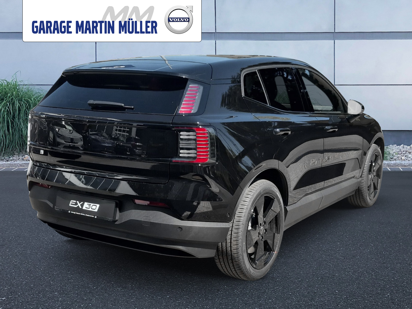 VOLVO EX 30 E60 Twin Ultra Performance Swiss Black Edition AWD-image-4