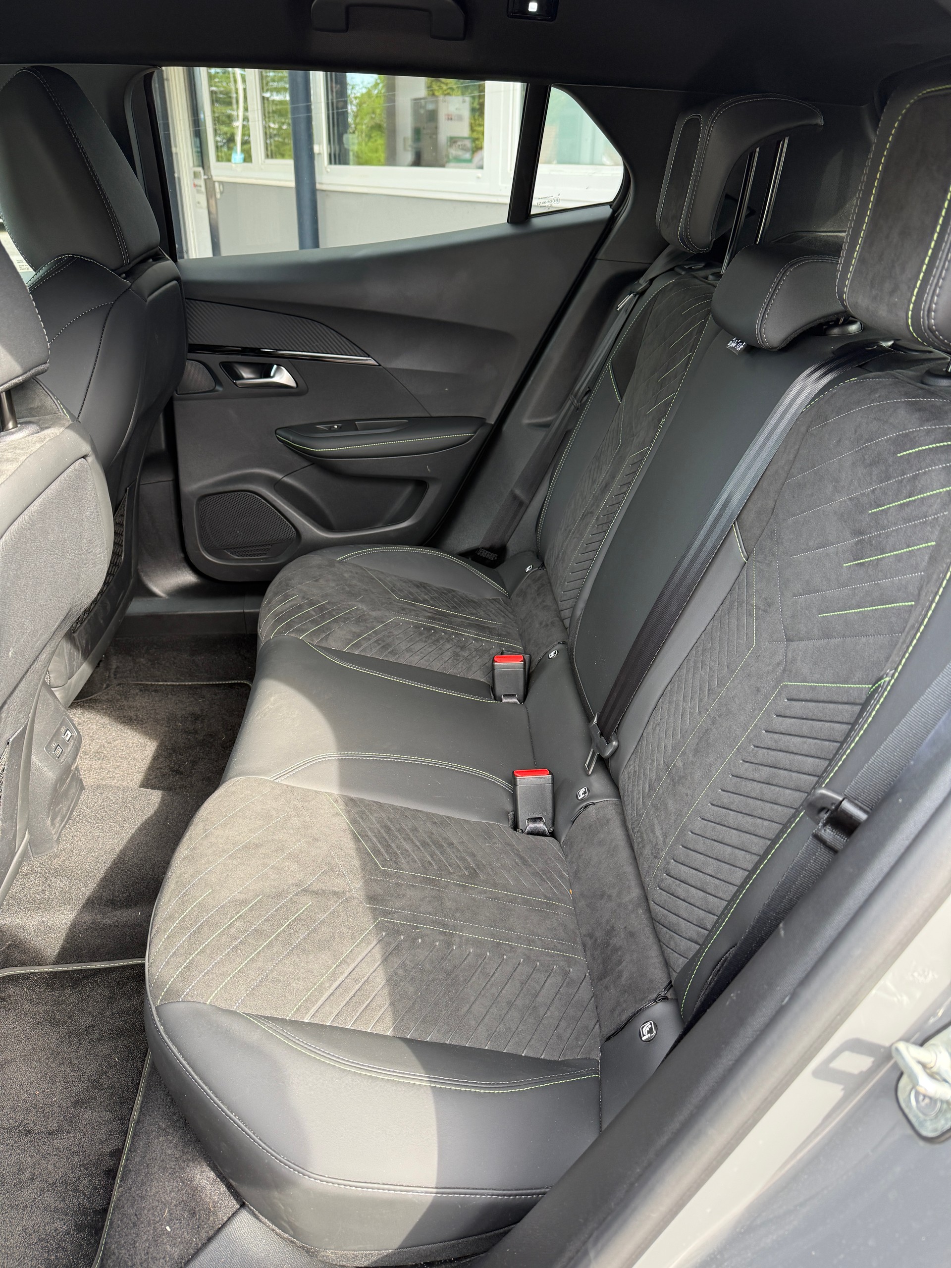 PEUGEOT 2008 1.2 145 MHEV GT-image-5