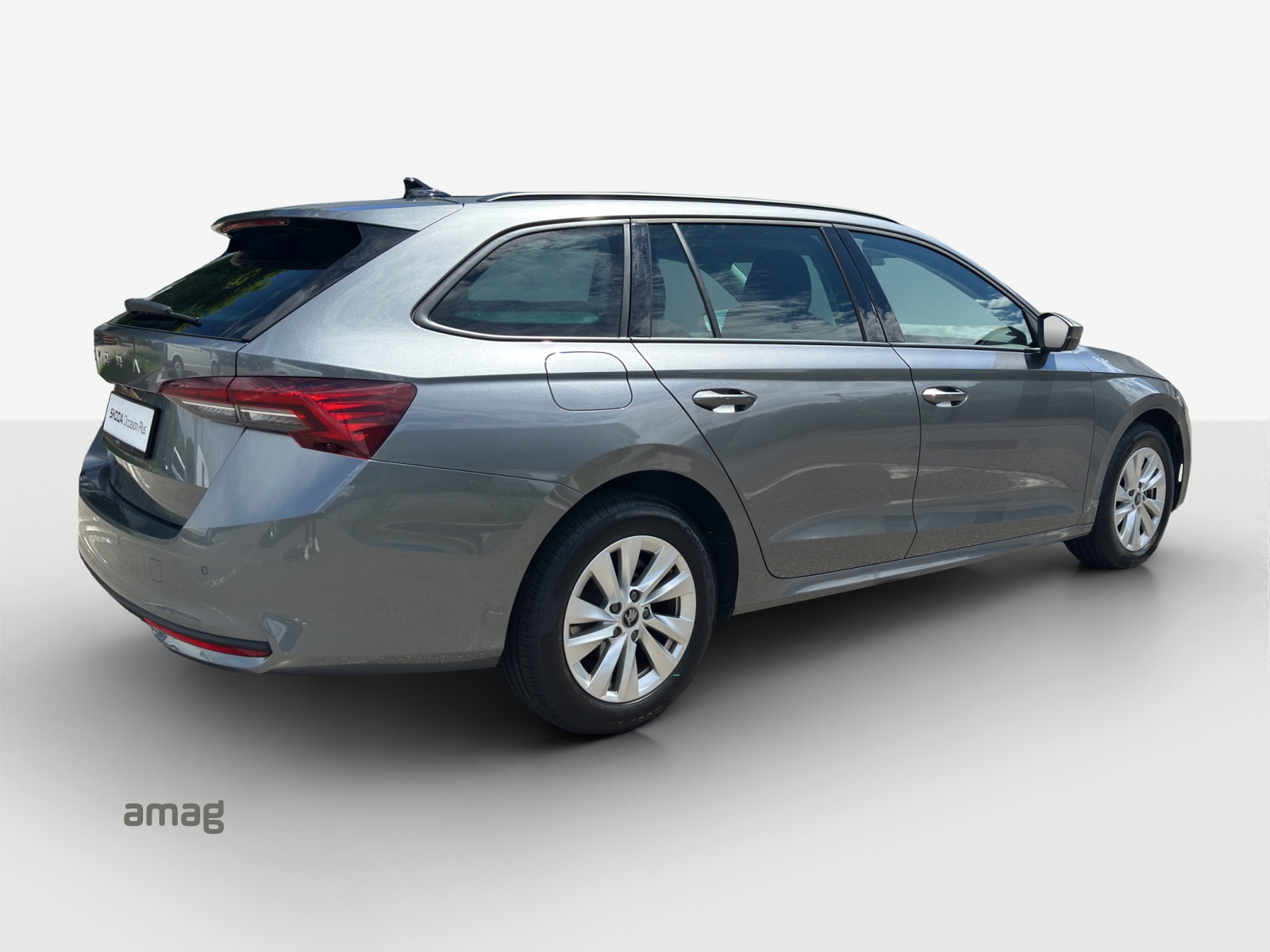 SKODA Octavia Combi 1.5 TSI mHEV DSG Dynamic-image-4