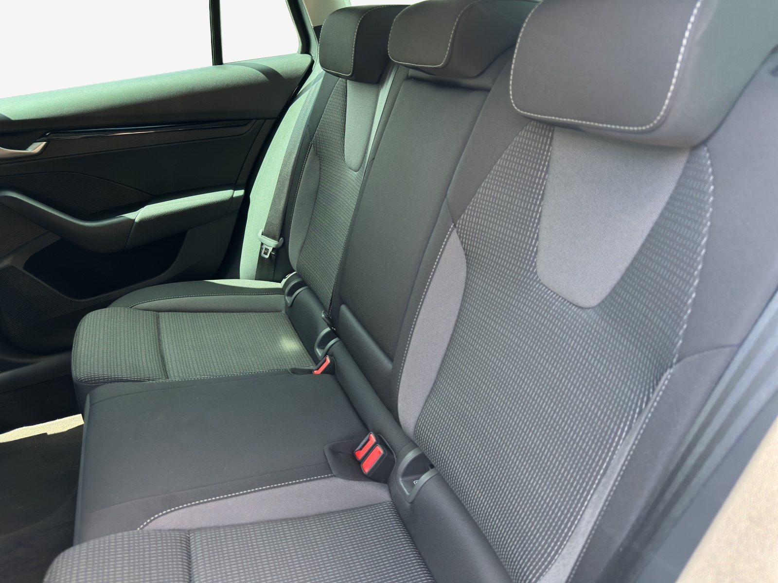 SKODA Octavia Combi 1.5 TSI mHEV DSG Dynamic-image-11