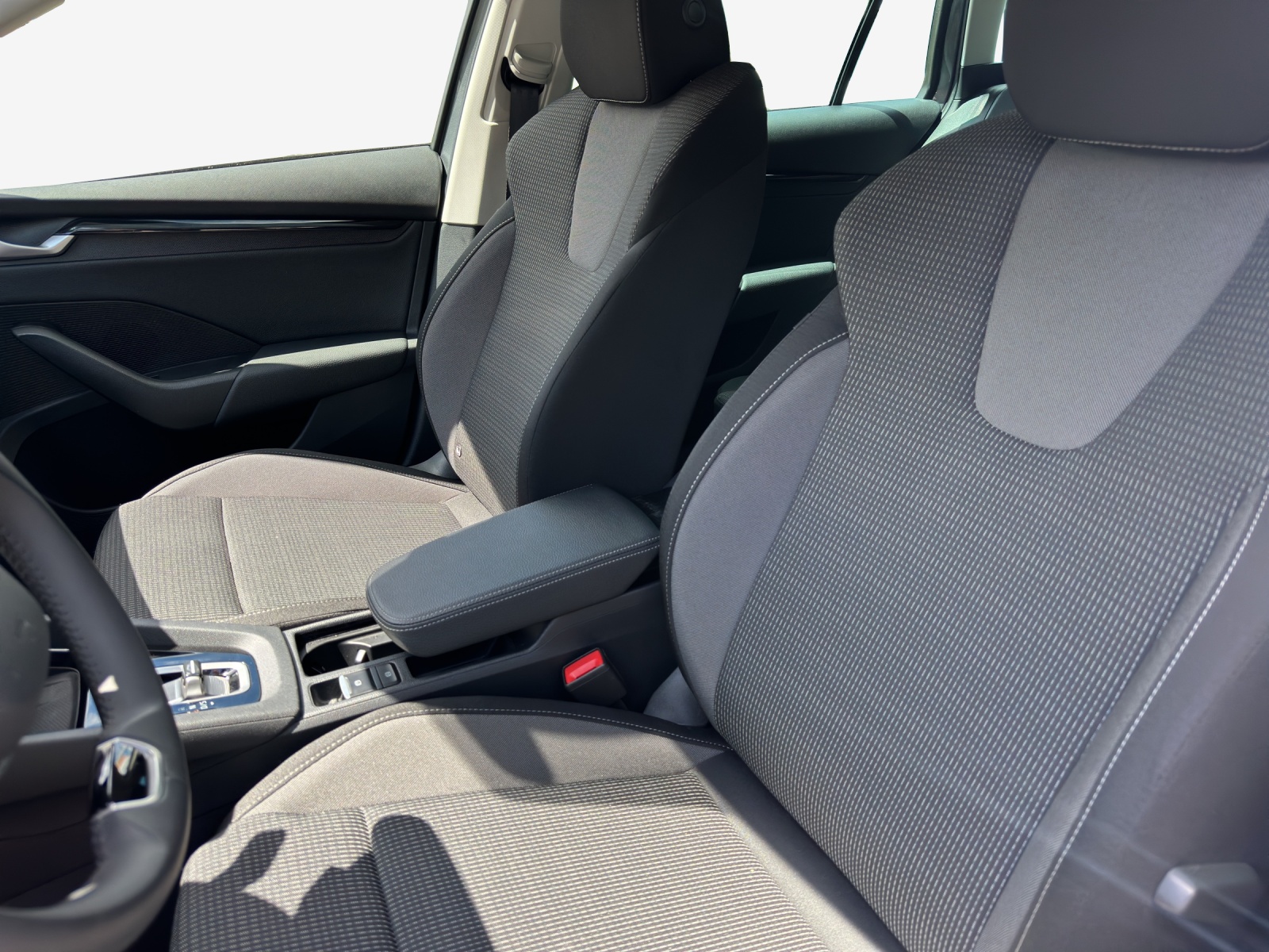 SKODA Octavia Combi 1.5 TSI mHEV DSG Dynamic-image-7