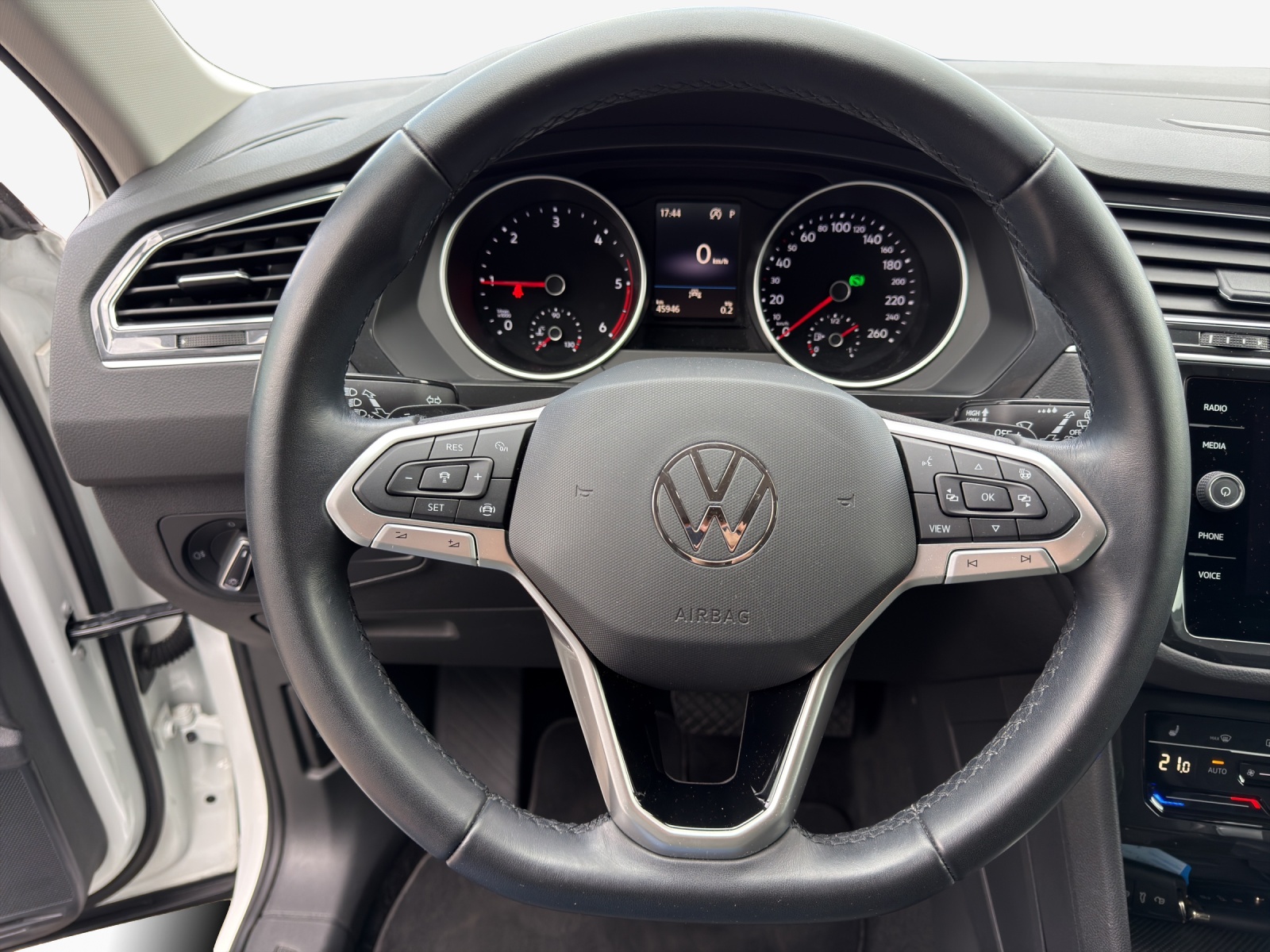 VW Tiguan 2.0 TDI SCR Life 4Motion DSG-image-9