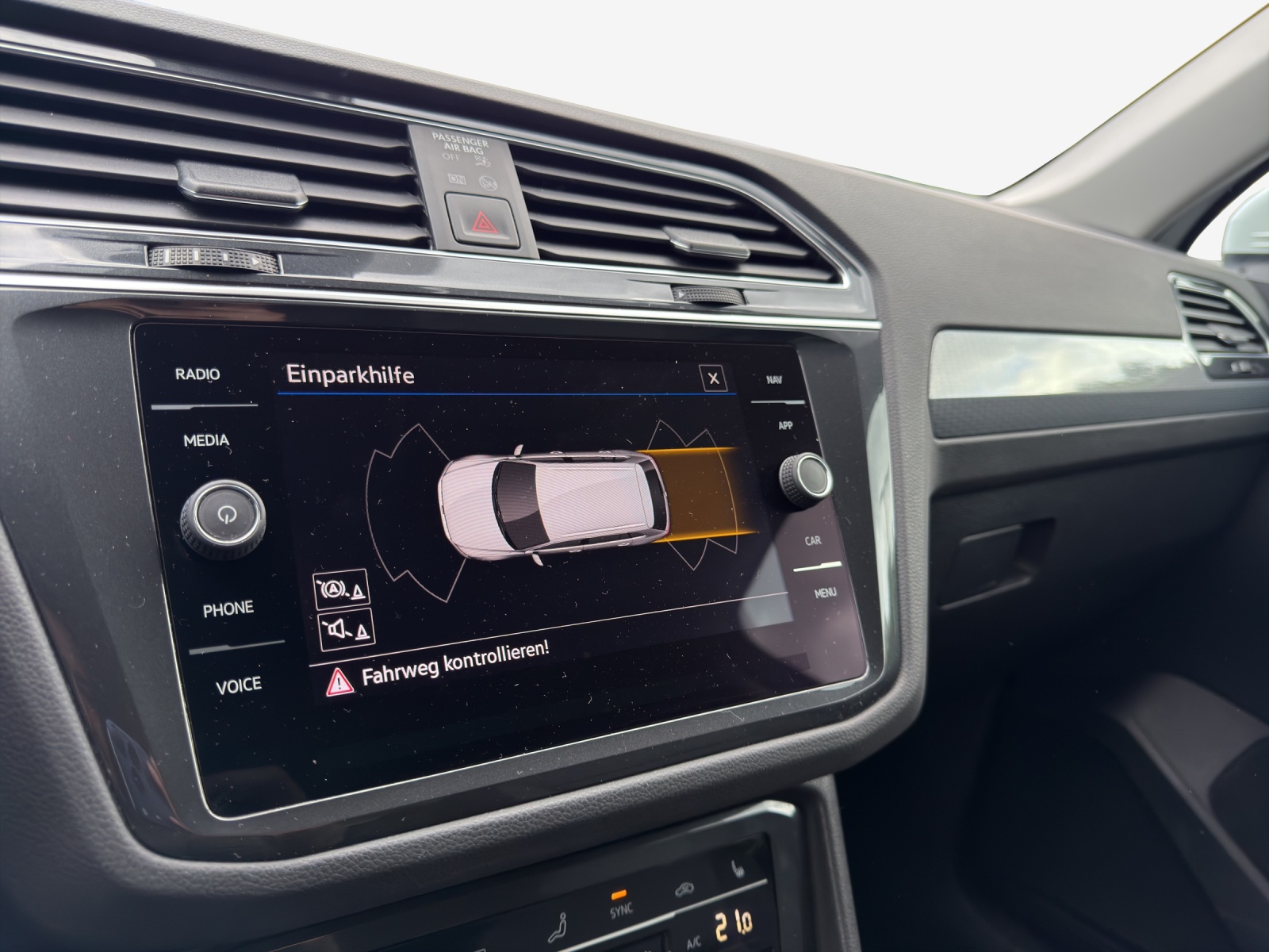 VW Tiguan 2.0 TDI SCR Life 4Motion DSG-image-15