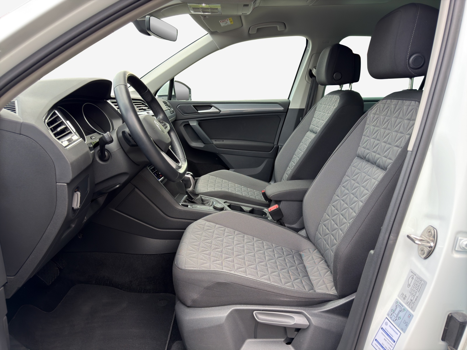 VW Tiguan 2.0 TDI SCR Life 4Motion DSG-image-7