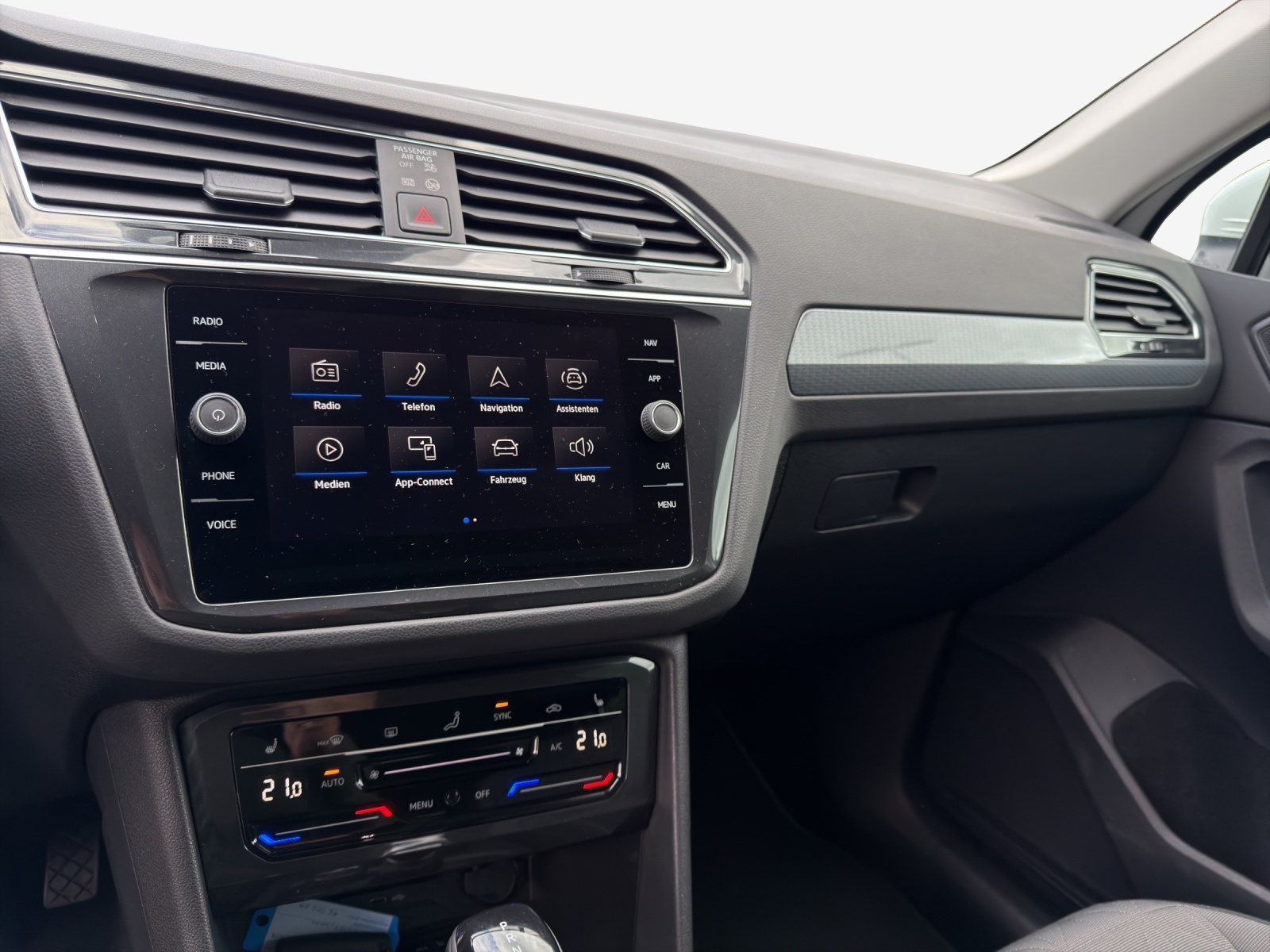 VW Tiguan 2.0 TDI SCR Life 4Motion DSG-image-10