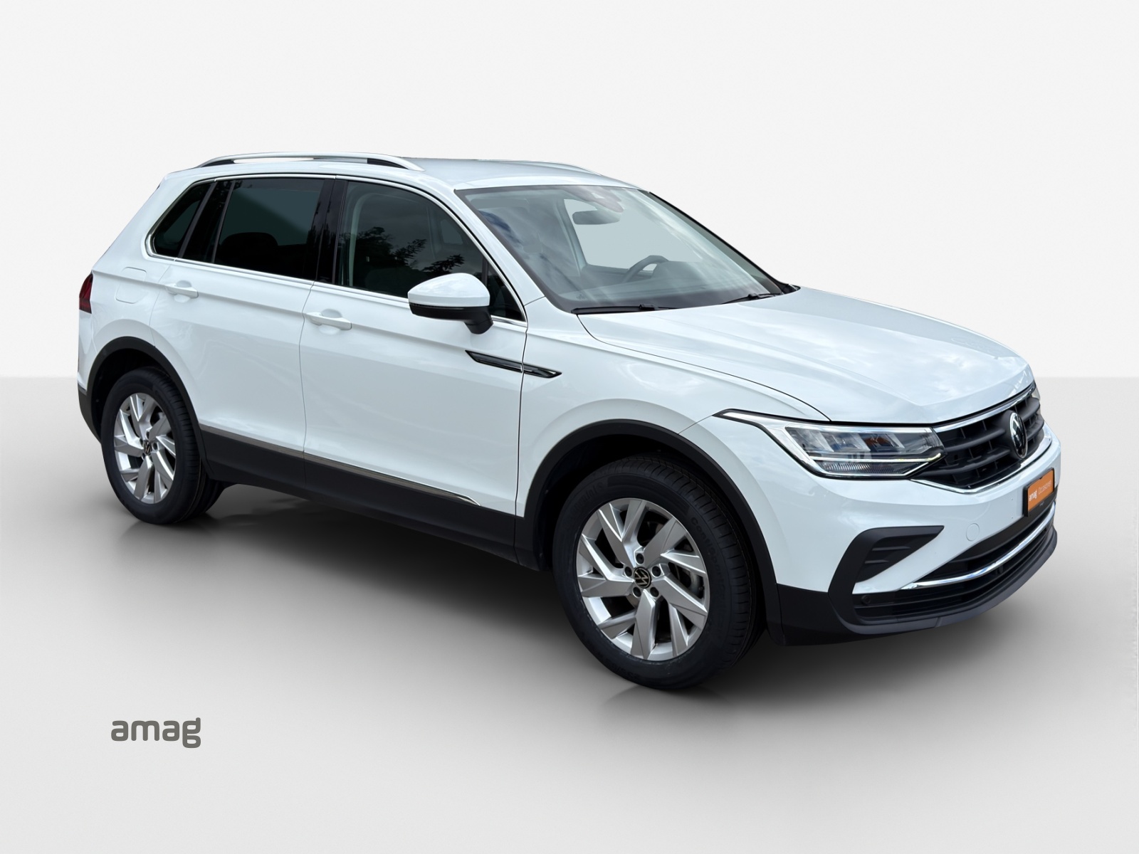 VW Tiguan 2.0 TDI SCR Life 4Motion DSG-image-5