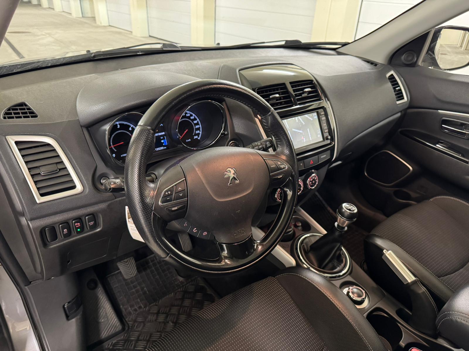 PEUGEOT 4008 1.8 HDi Allure 4WD-image-13