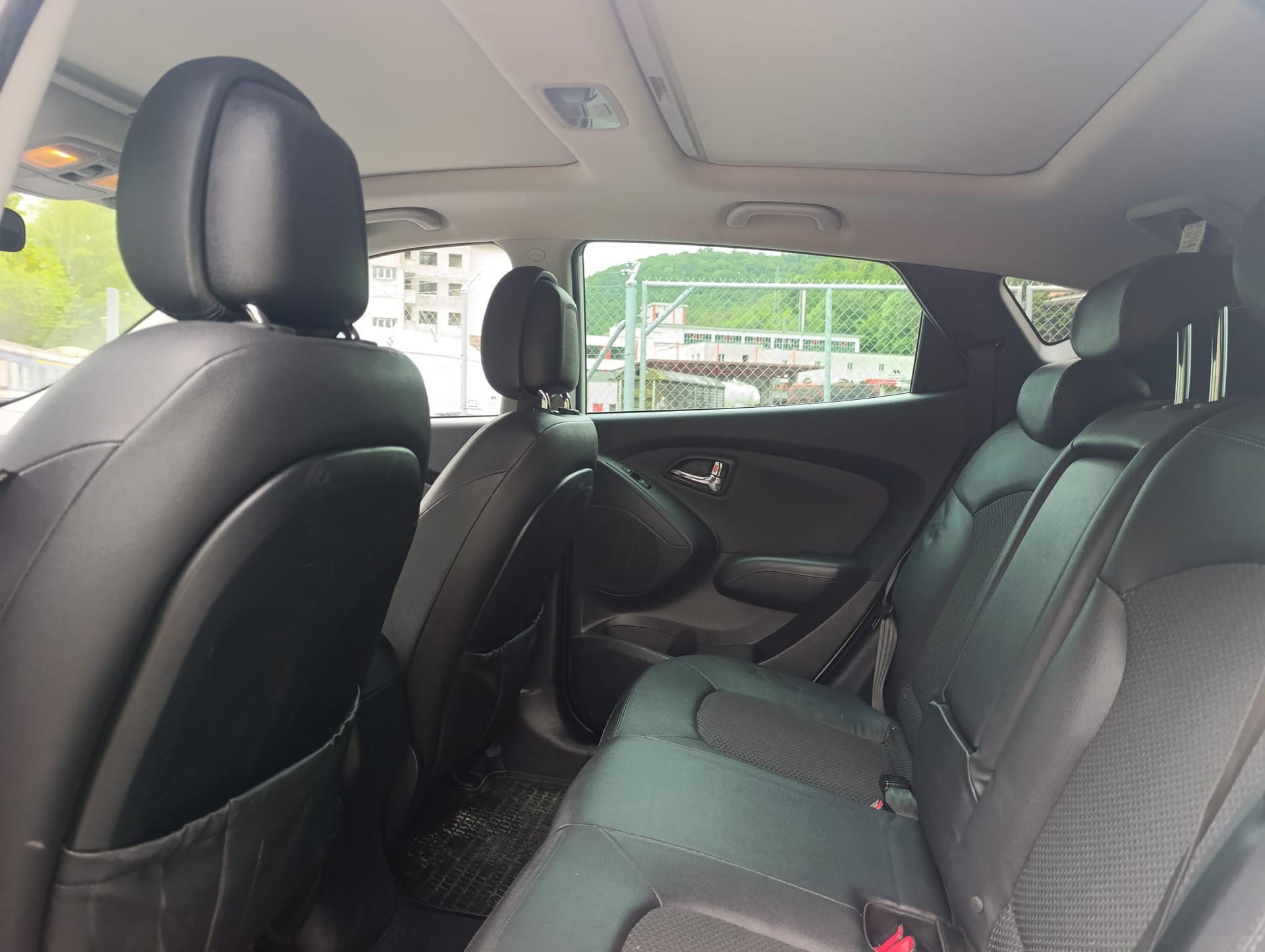 HYUNDAI iX 35 2.0 CRDi Style 4WD Automatic-image-8
