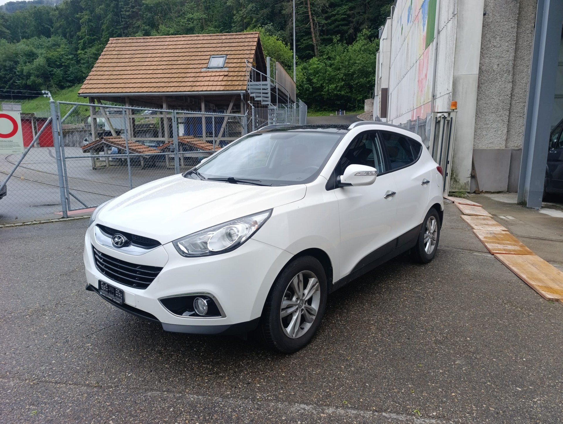 HYUNDAI iX 35 2.0 CRDi Style 4WD Automatic-image-1