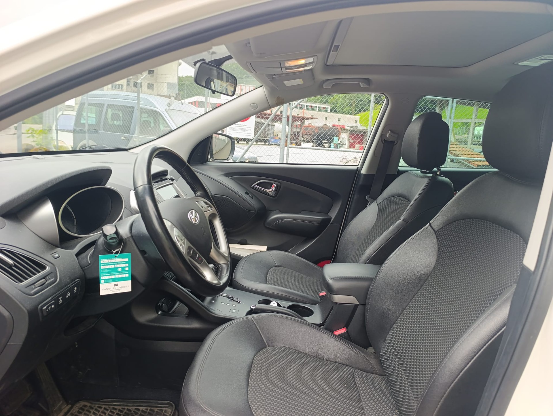 HYUNDAI iX 35 2.0 CRDi Style 4WD Automatic-image-6