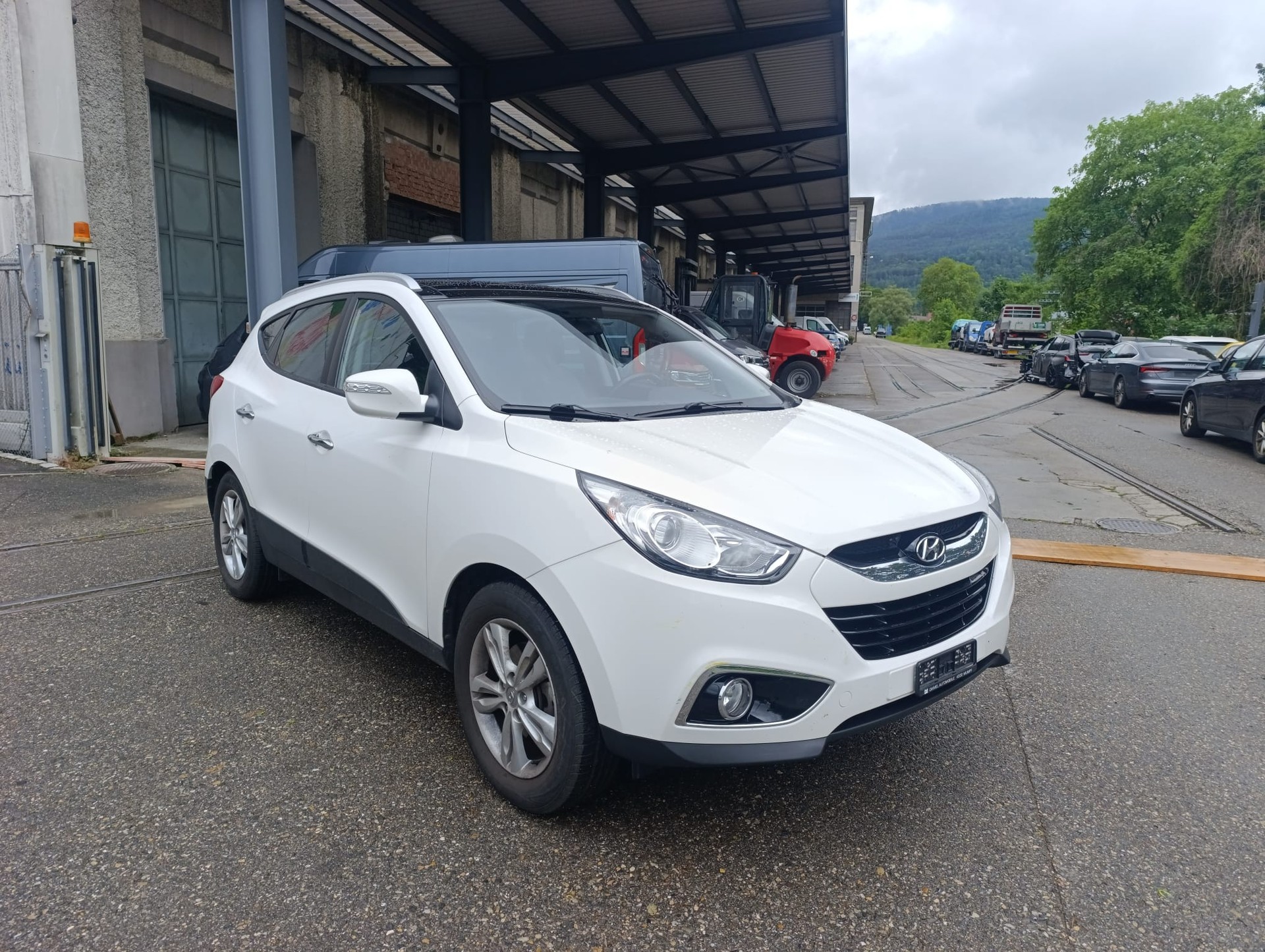 HYUNDAI iX 35 2.0 CRDi Style 4WD Automatic-image-2