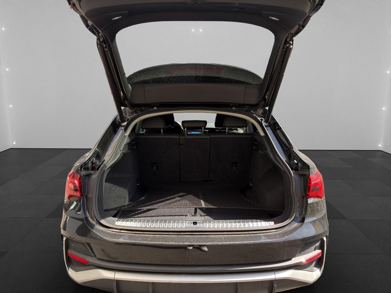 AUDI Q3 35 TFSI Sportback-image-9