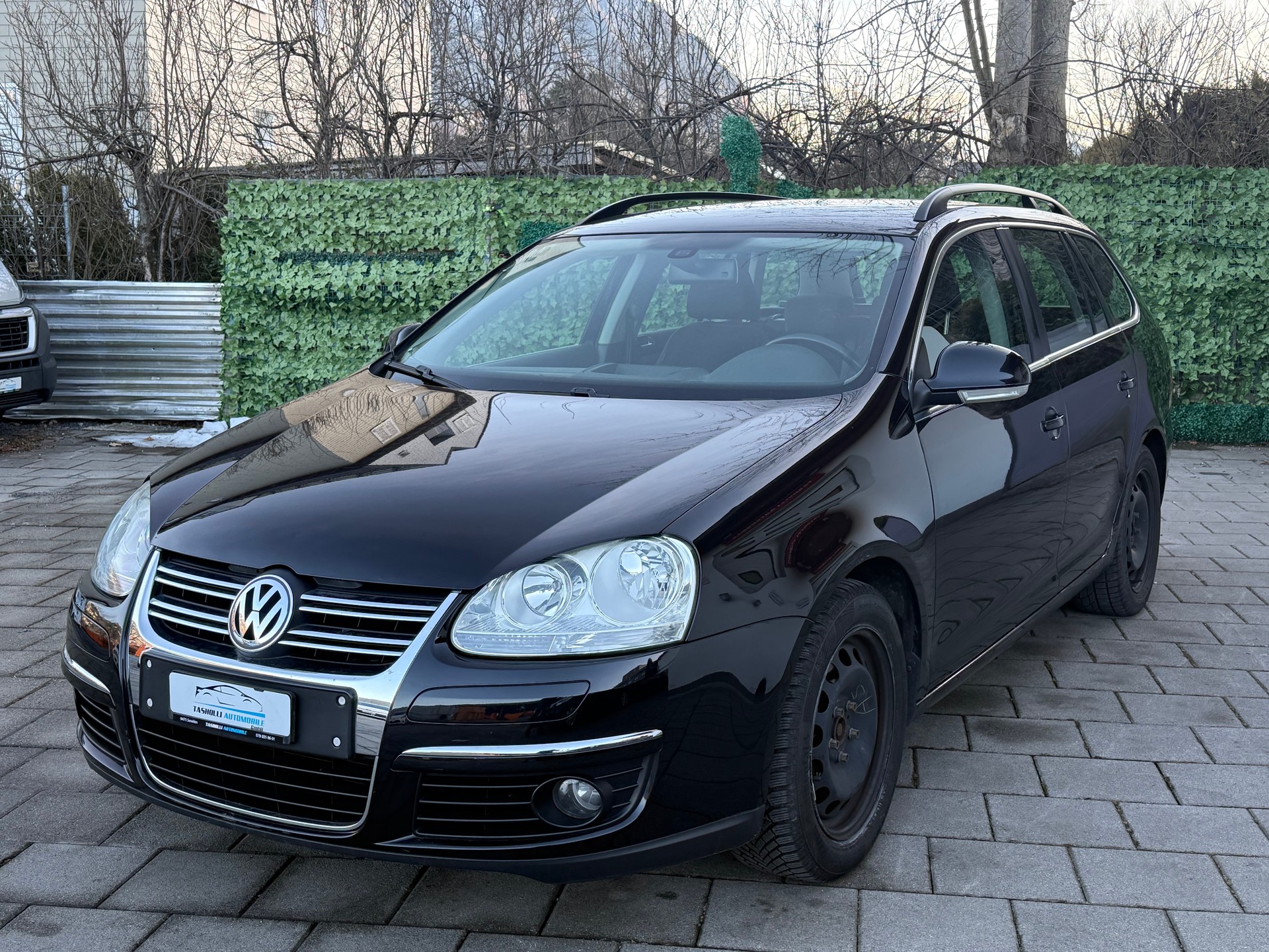 VW Golf Variant 1.9 TDI Trendline 4Motion-image-2