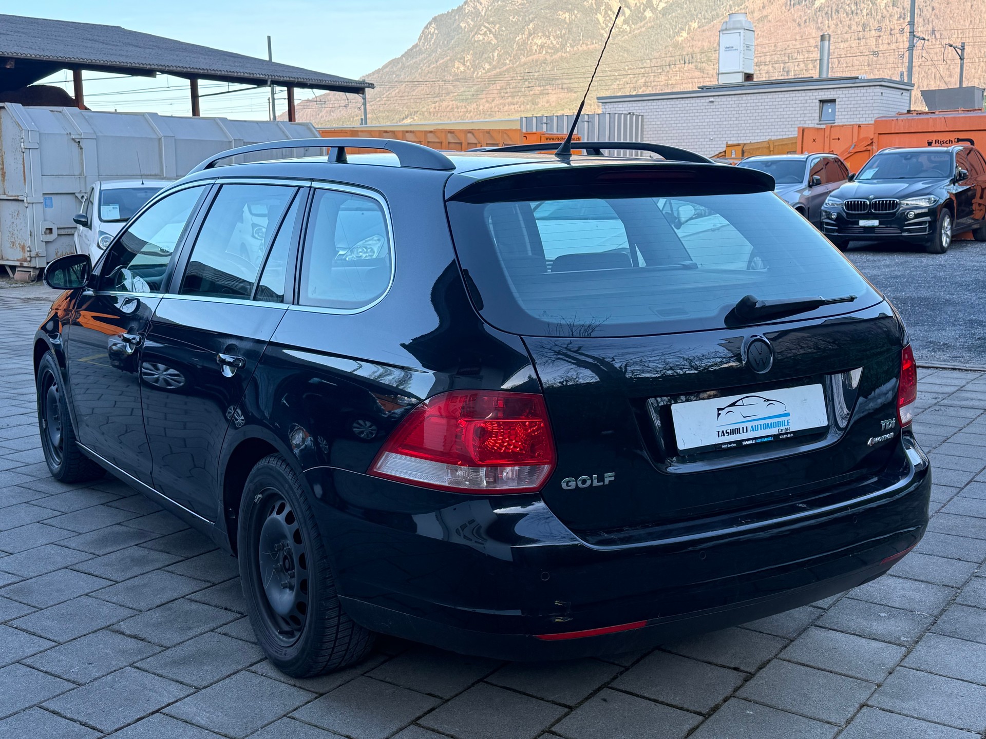 VW Golf Variant 1.9 TDI Trendline 4Motion-image-3