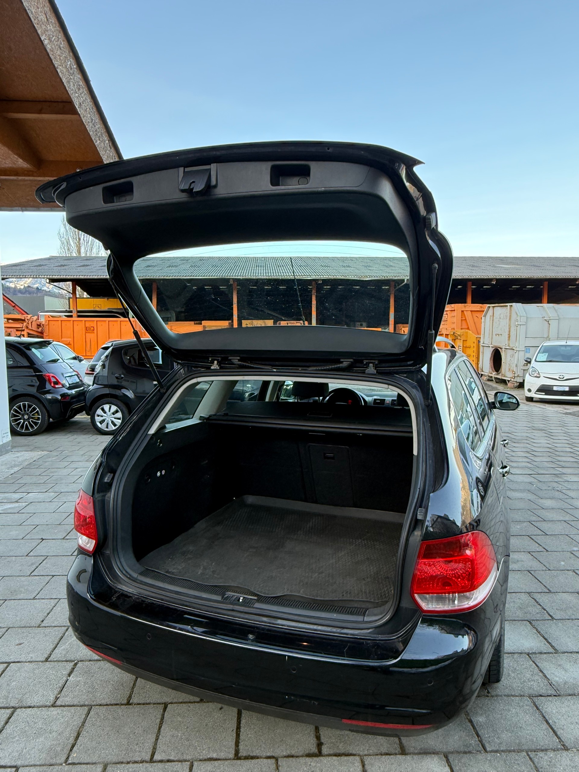 VW Golf Variant 1.9 TDI Trendline 4Motion-image-5