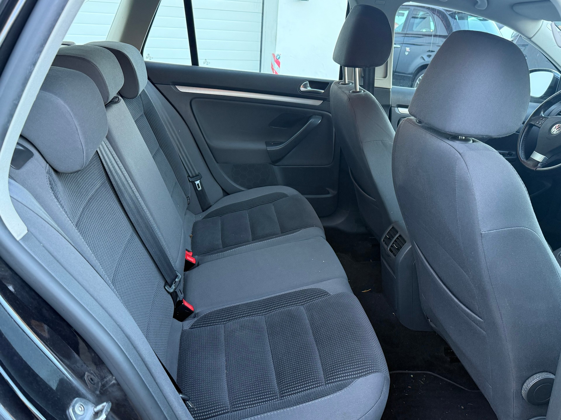 VW Golf Variant 1.9 TDI Trendline 4Motion-image-11