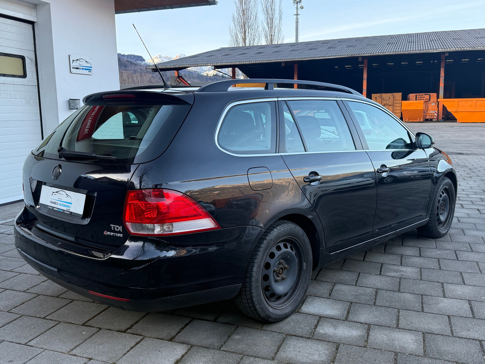 VW Golf Variant 1.9 TDI Trendline 4Motion-image-6