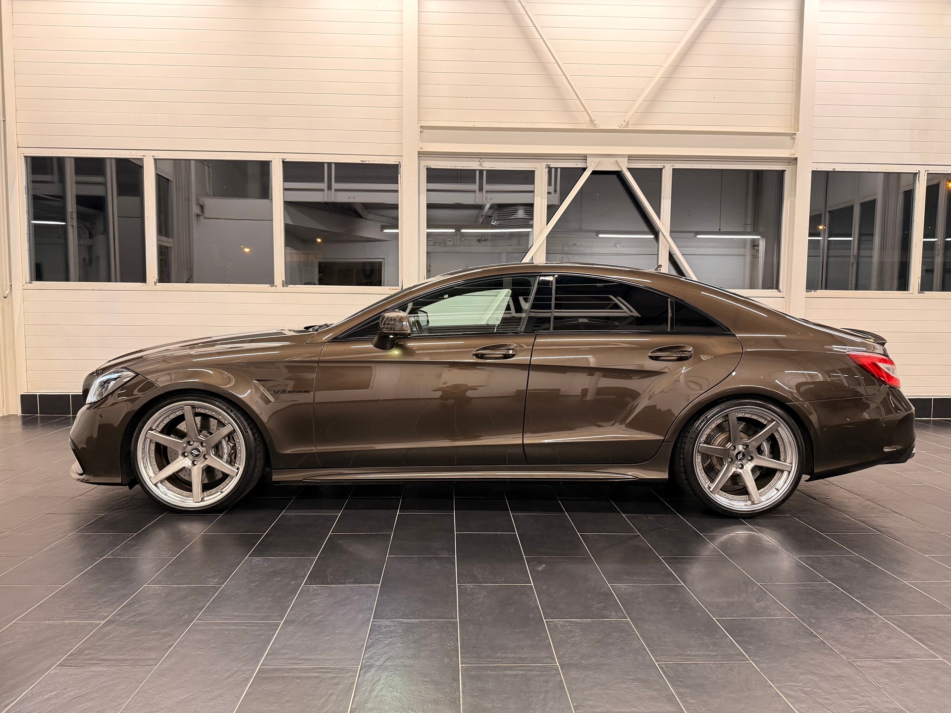 MERCEDES-BENZ CLS 63 AMG Speedshift MCT-image-2